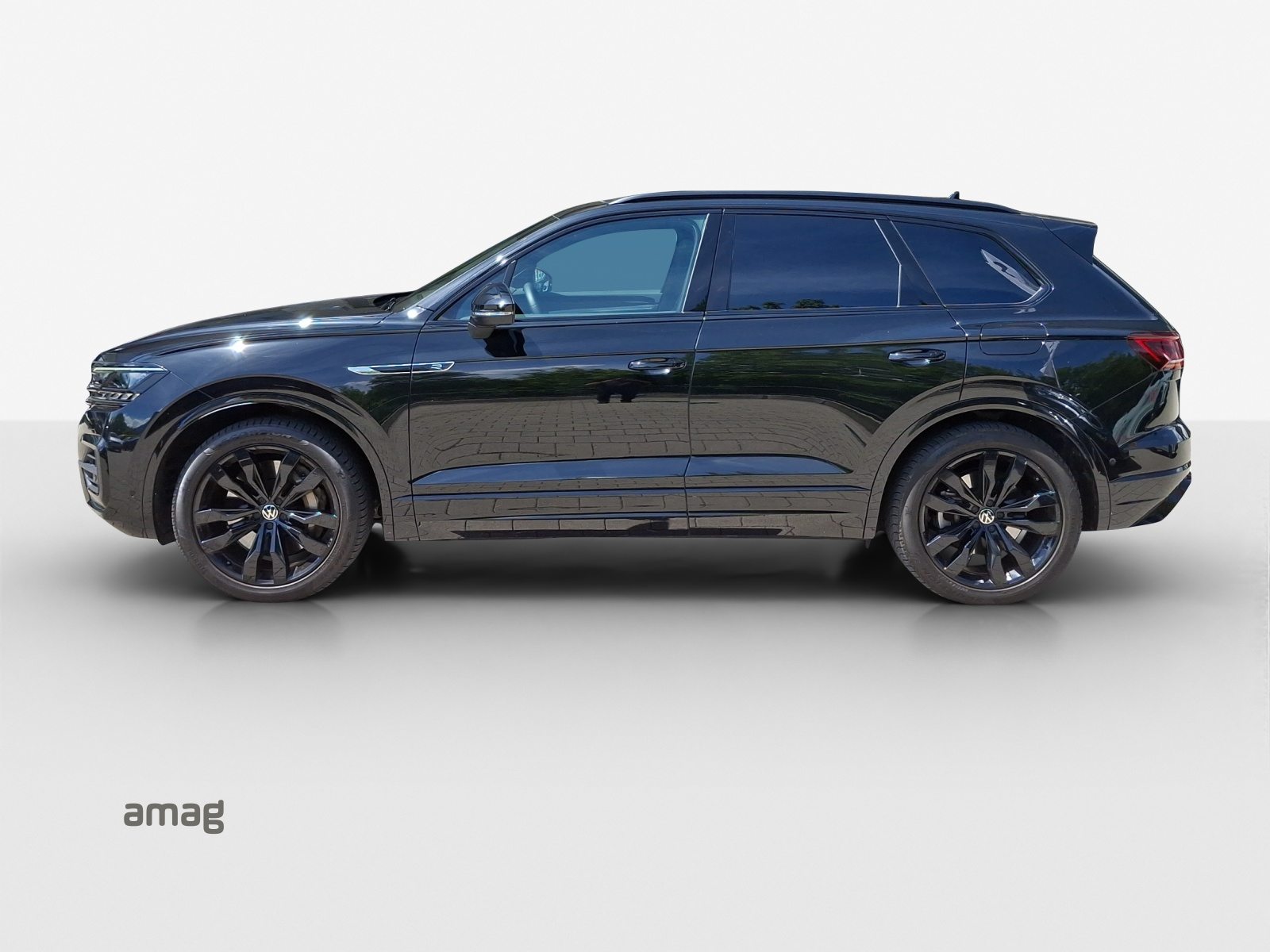 VW Touareg R, Full-Hybrid Petrol/Electric, Second hand / Used, Automatic - 2