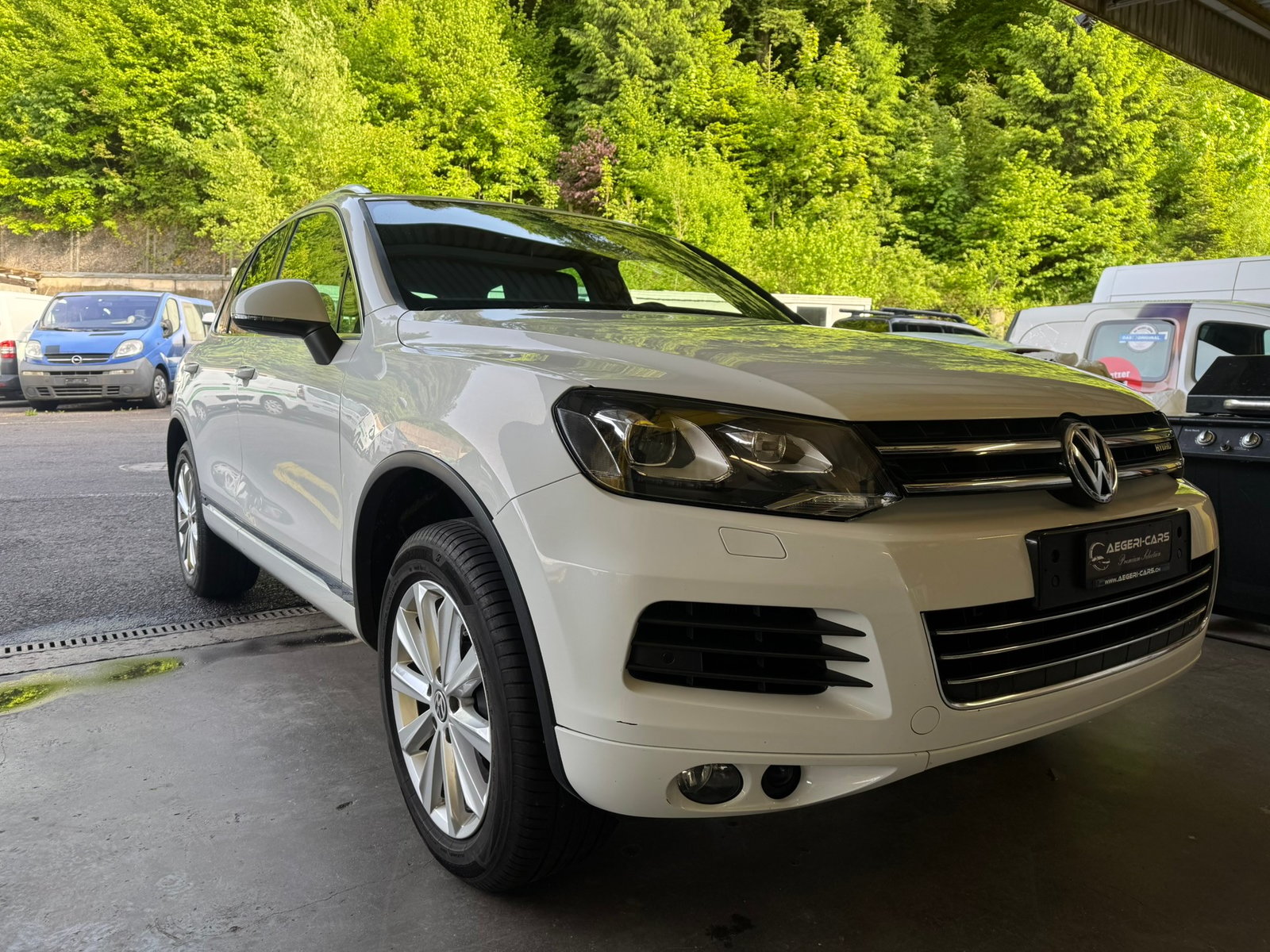 VW Touareg 3.0 TSI Hybrid Tiptronic, Full-Hybrid Petrol/Electric, Second hand / Used, Automatic - 3