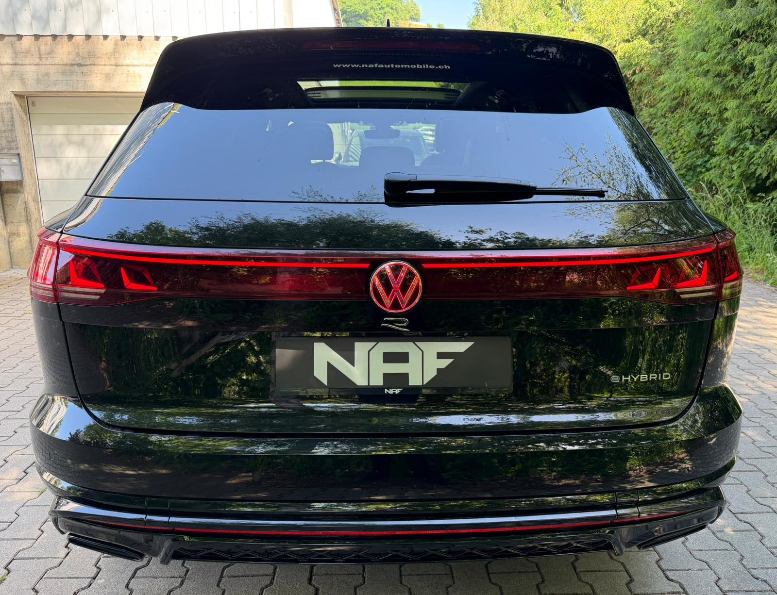 VW Touareg 3.0 TSI R eHybrid Tiptronic, Plug-in-Hybrid Petrol/Electric, Second hand / Used, Automatic - 4