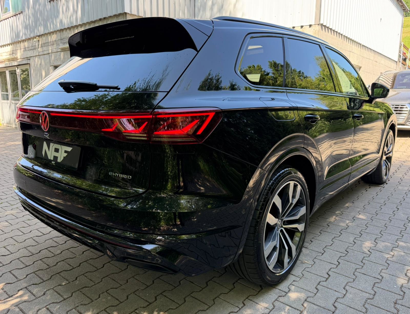 VW Touareg 3.0 TSI R eHybrid Tiptronic, Plug-in-Hybrid Petrol/Electric, Second hand / Used, Automatic - 5