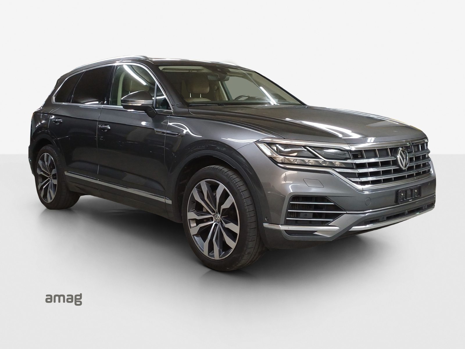 VW New Touareg Atmosphere, Petrol, Second hand / Used, Automatic - 6