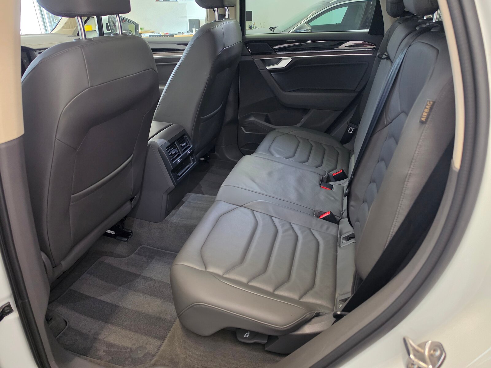 VW Touareg 3.0 TDI Atmosphere R-LINE Exterieur Tiptronic, Diesel, Occasion / Utilisé, Automatique - 5
