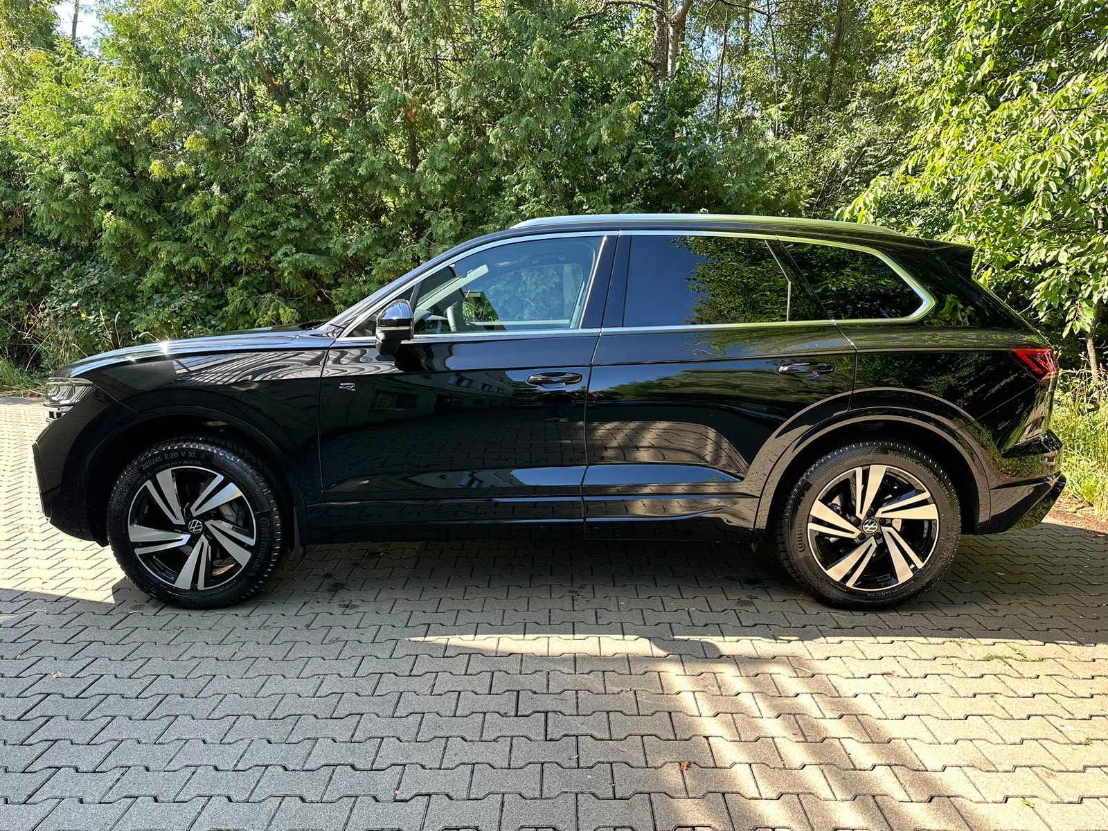 VW Touareg 3.0 TDI R-Line Tiptronic, Diesel, Second hand / Used, Automatic - 2