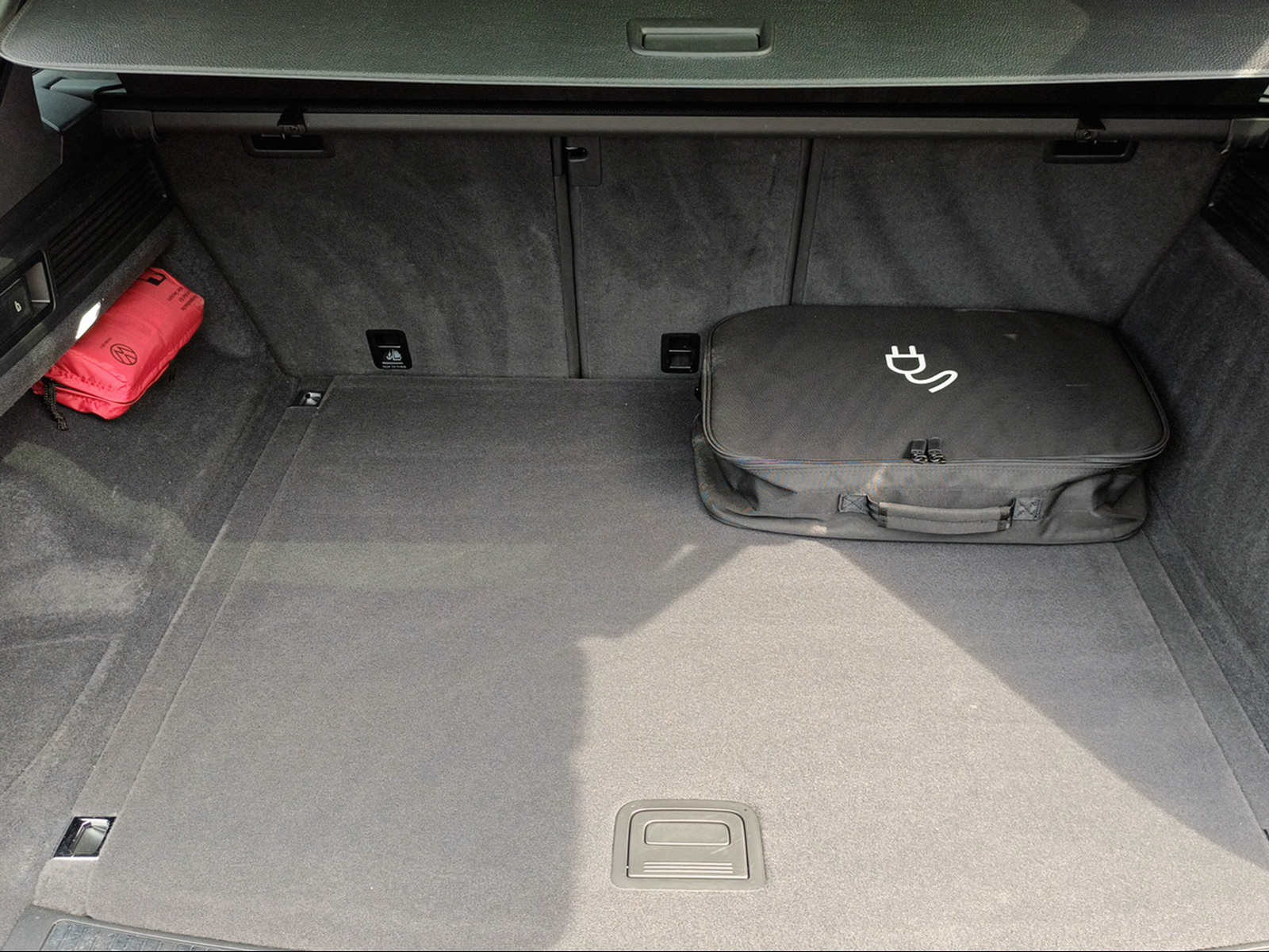 VW Touareg R, Voll-Hybrid Benzin/Elektro, Occasion / Gebraucht, Automatik - 7
