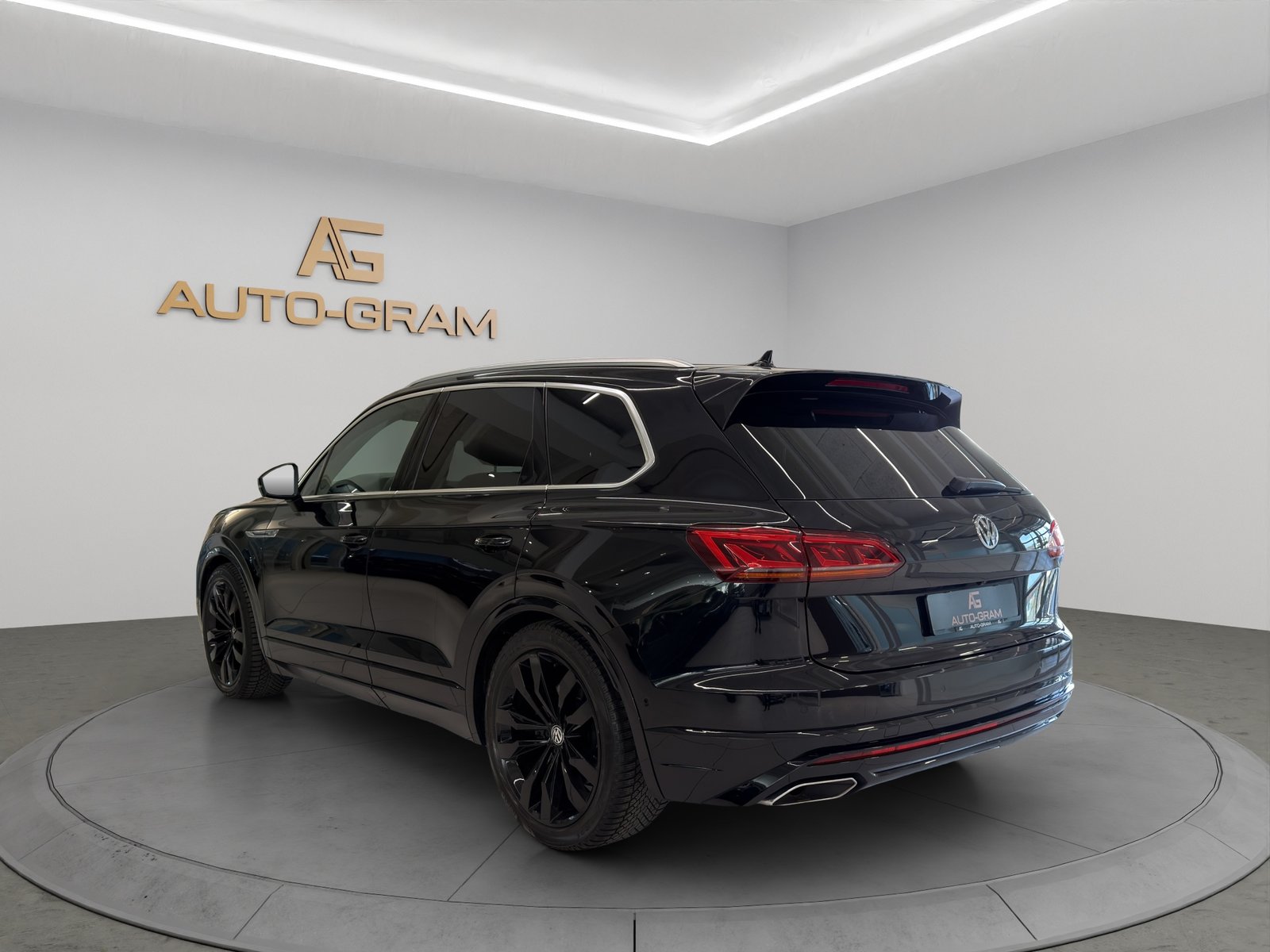 VW Touareg 3.0 TSI R-Line Tiptronic, Petrol, Second hand / Used, Automatic - 3
