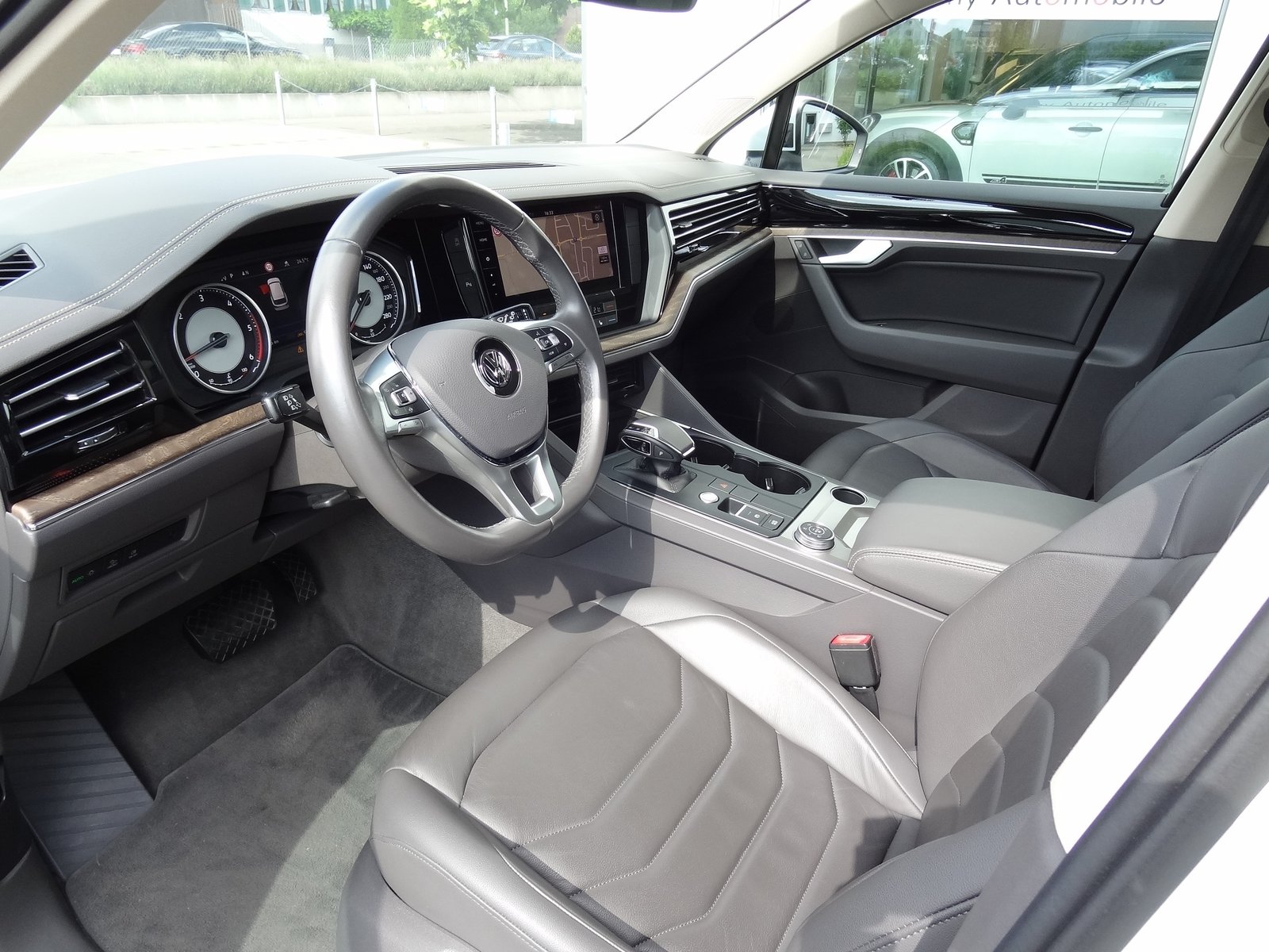 VW Touareg 3.0 TDI Atmosphere Tiptronic, Diesel, Occasion / Utilisé, Automatique - 5