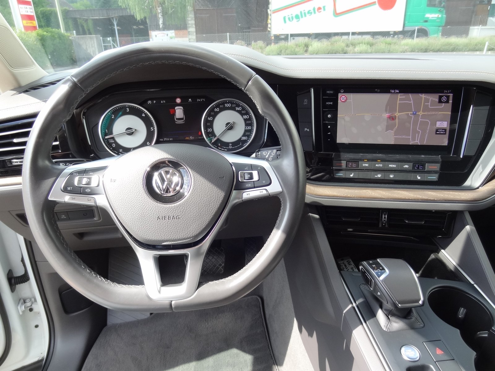 VW Touareg 3.0 TDI Atmosphere Tiptronic, Diesel, Occasion / Utilisé, Automatique - 6