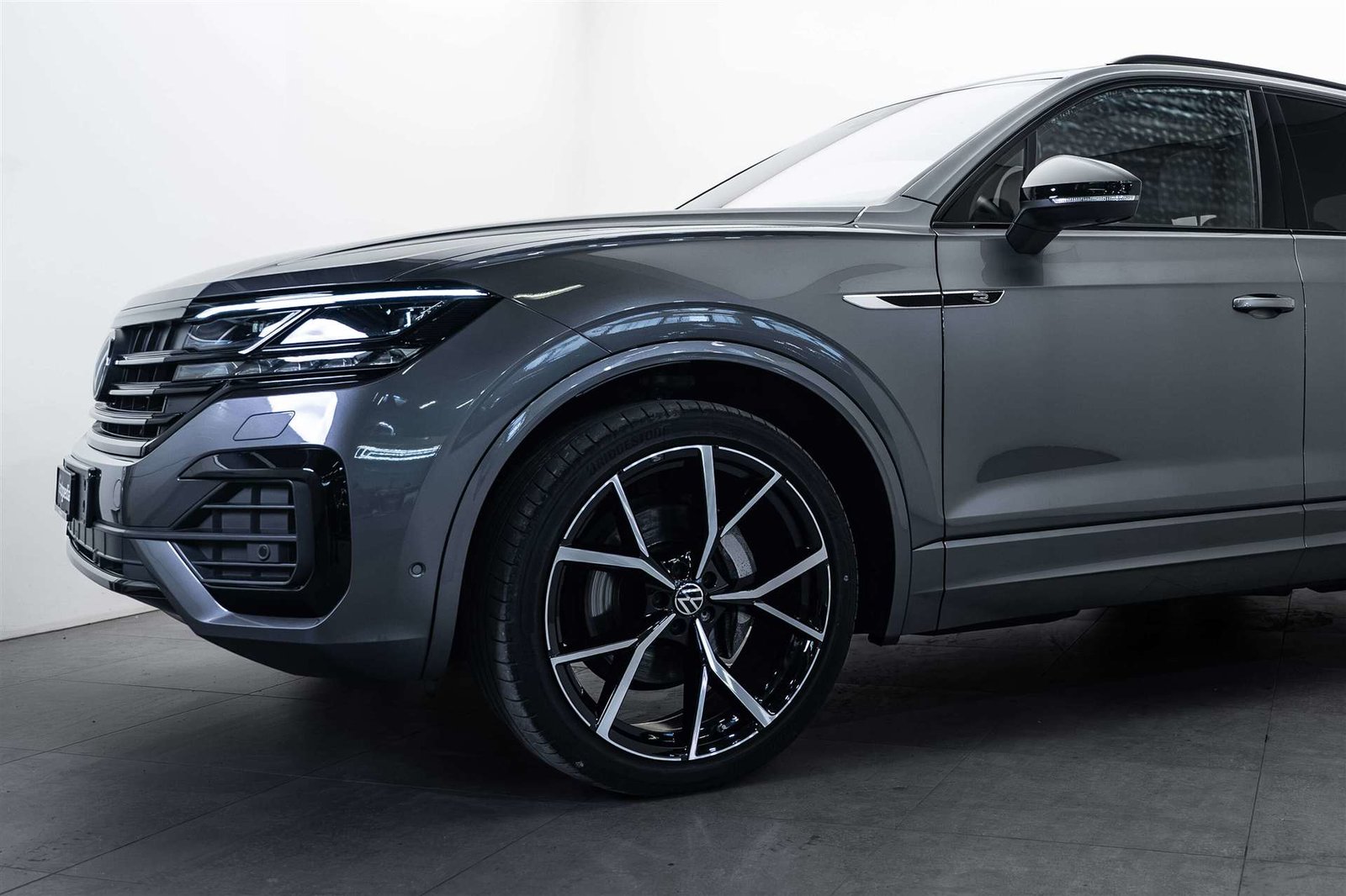 VW Touareg 3.0 TDI R Line Tiptronic 285PS, Diesel, Occasion / Gebraucht, Automatik - 2