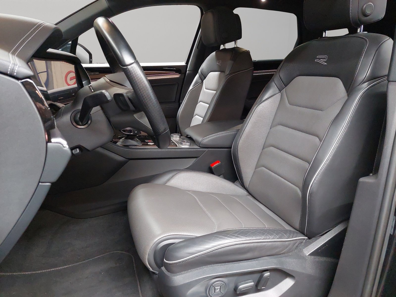 VW Touareg 3.0 TDI R Line Tiptronic, Diesel, Occasion / Gebraucht, Automatik - 6