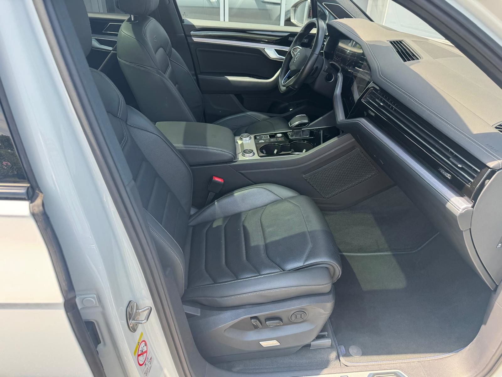VW Touareg R, Full-Hybrid Petrol/Electric, Second hand / Used, Automatic - 3