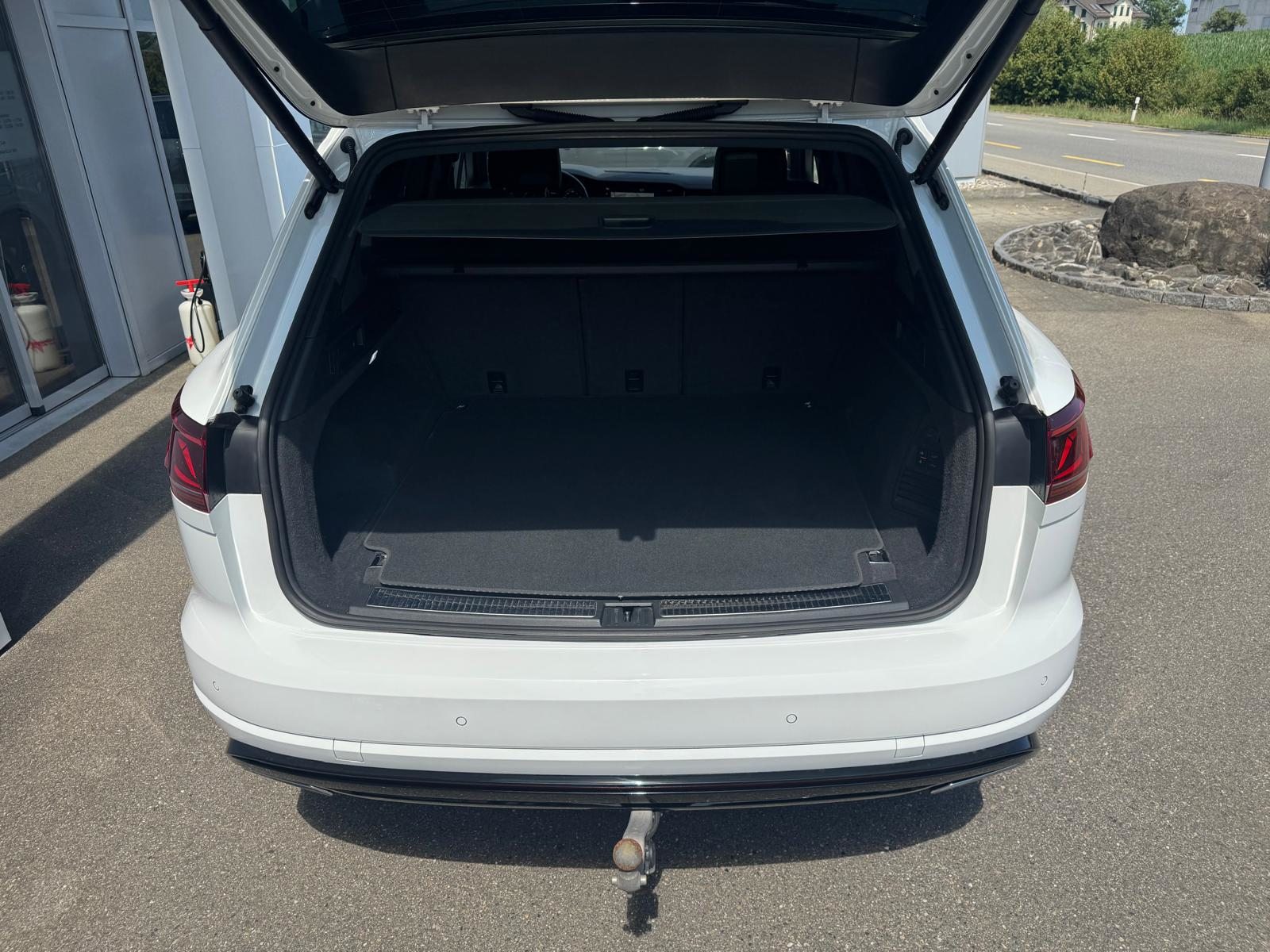 VW Touareg R, Full-Hybrid Petrol/Electric, Second hand / Used, Automatic - 5