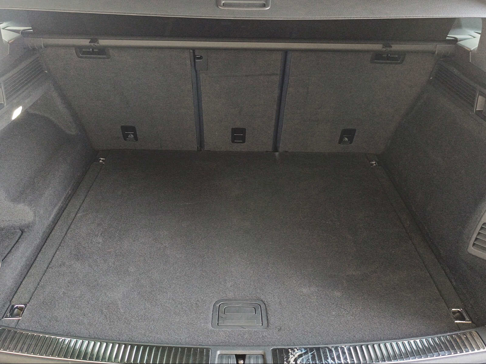 VW Touareg R-Line Final Edition, Diesel, Second hand / Used, Automatic - 4