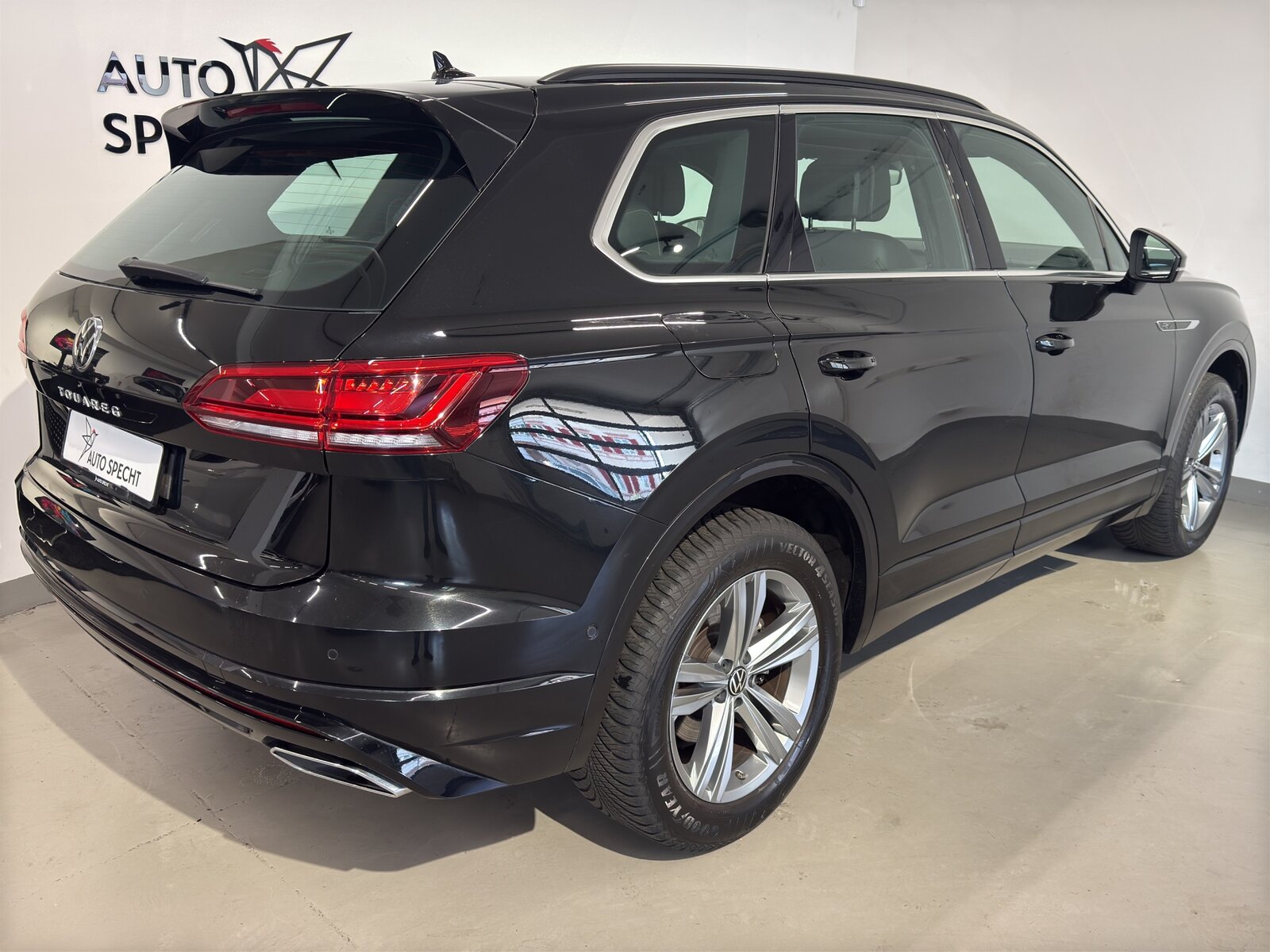 VW Touareg 3.0 TDI R Line Tiptronic, Diesel, Occasion / Utilisé, Automatique - 4