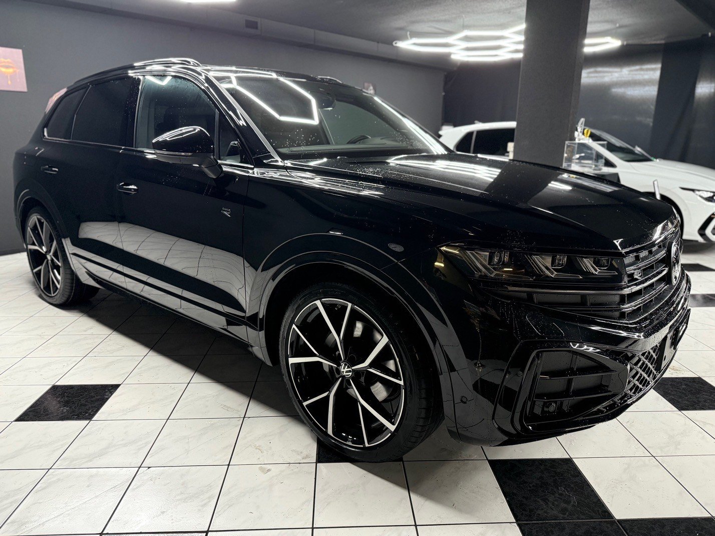 VW Touareg 3.0 TDI R-Line, Diesel, Auto nuove, Automatico - 4