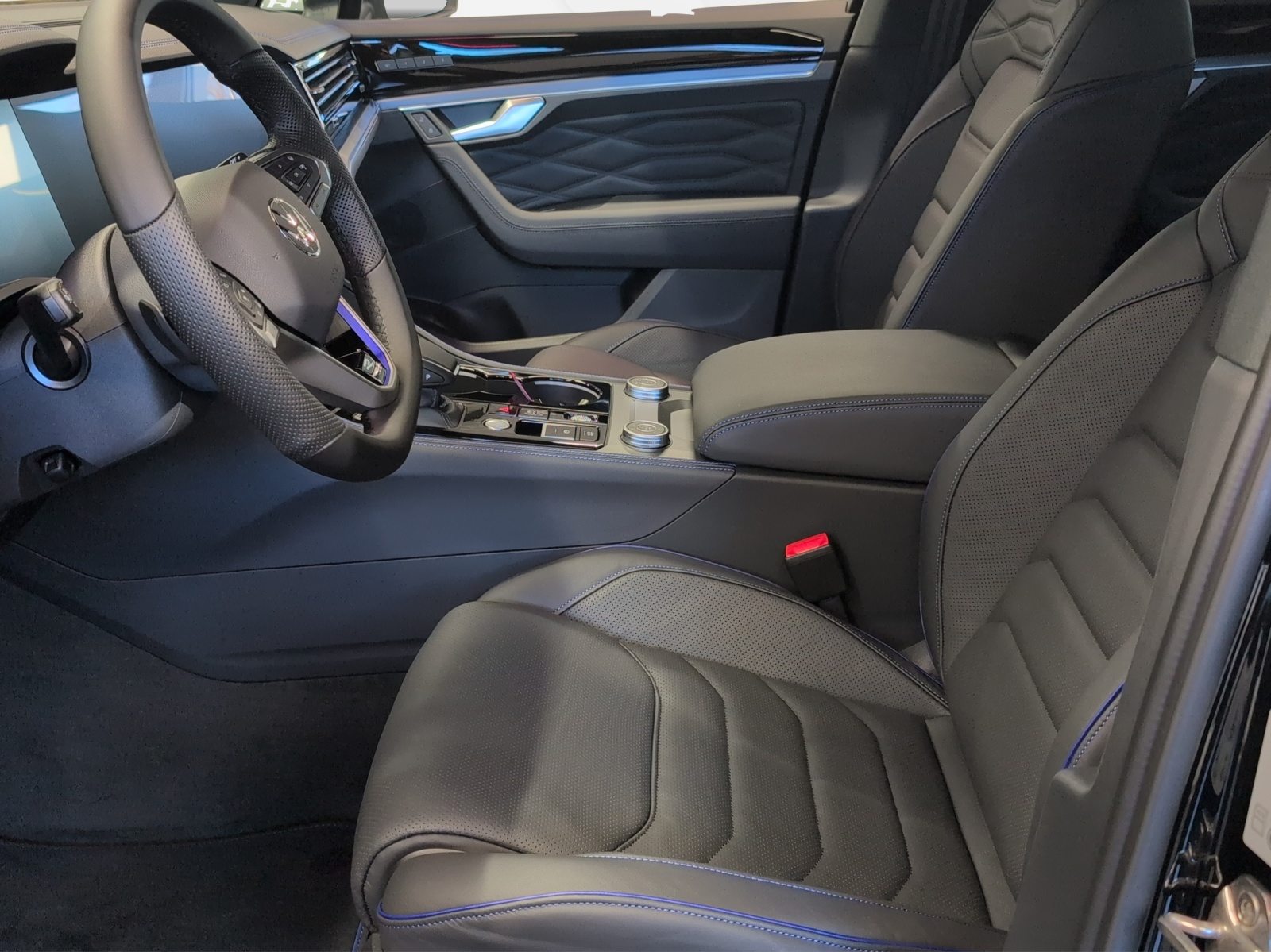 VW Touareg R UNITED, Voll-Hybrid Benzin/Elektro, Neuwagen, Automat - 5