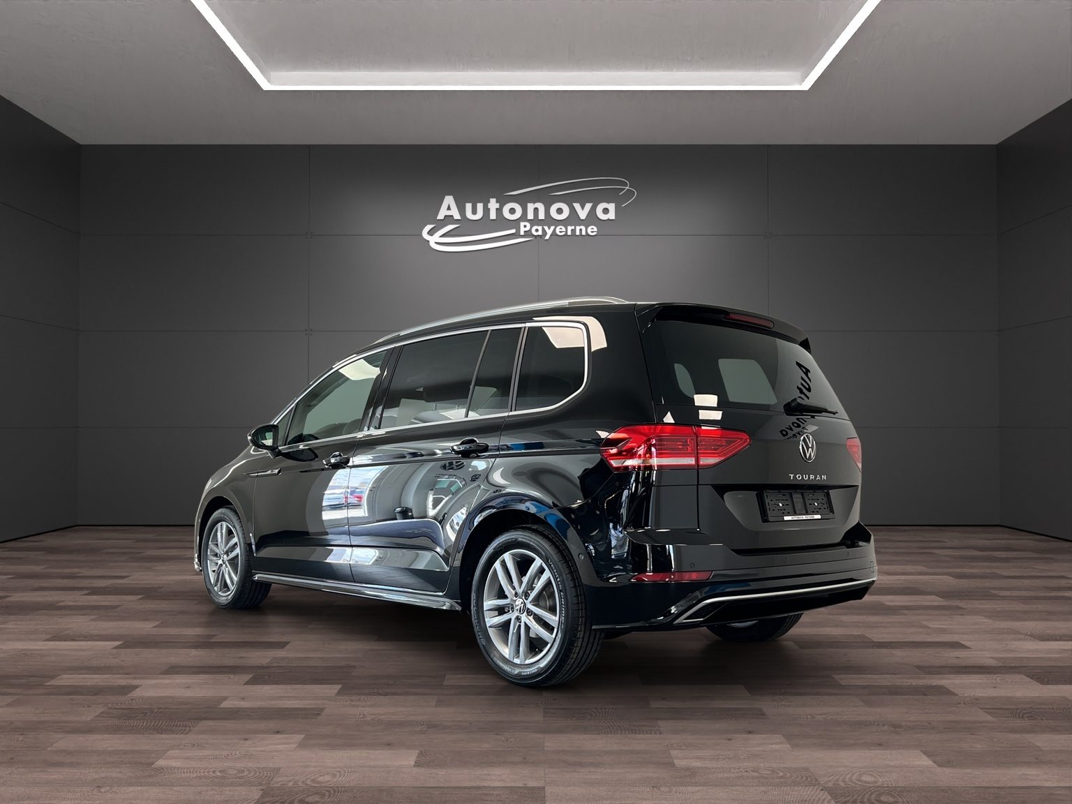 VW Touran UNITED, Petrol, New car, Automatic - 4