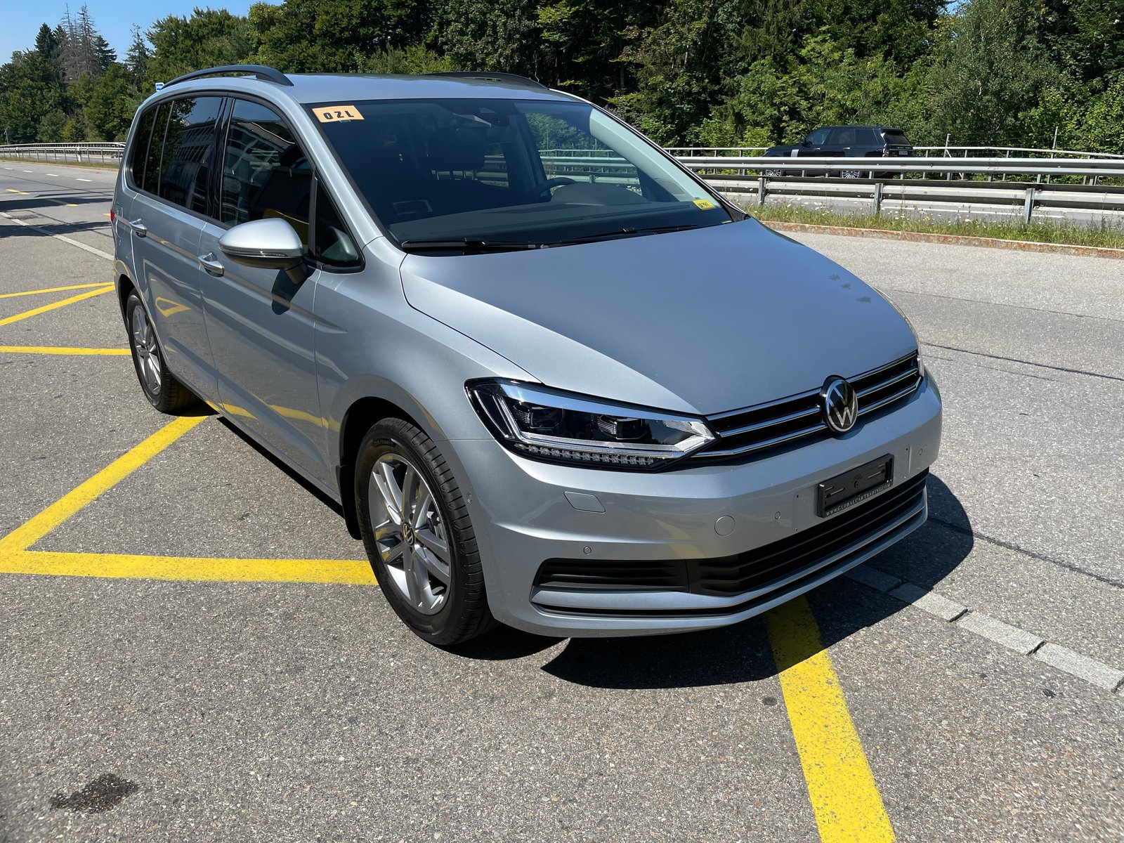 VW Touran 1.5 TSI EVO Comfortline DSG - 7 Sitzer, AHK, Benzin, Neuwagen, Automatik - 3