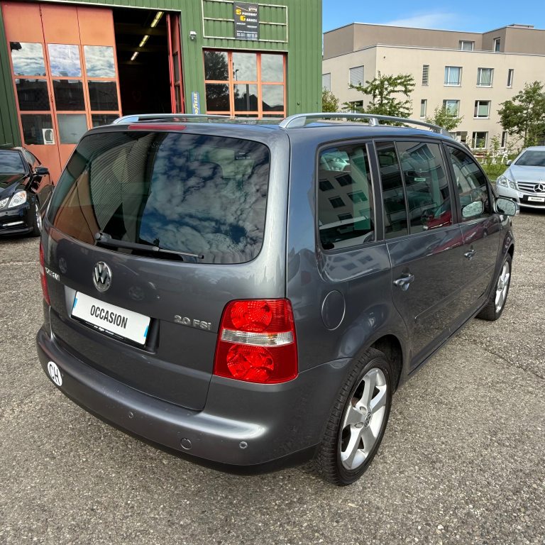 VW TOURAN 2.0 FSI Trendline, Petrol, Second hand / Used, Automatic - 2