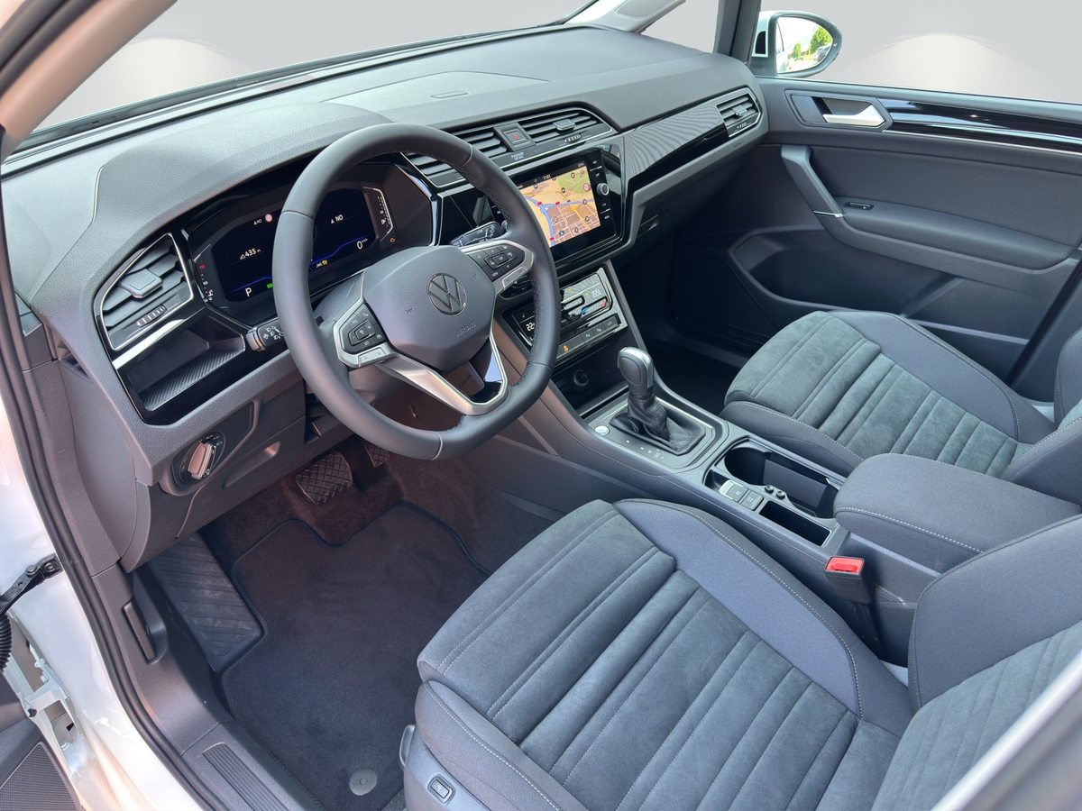 VW Touran UNITED, Petrol, Second hand / Used, Automatic - 5