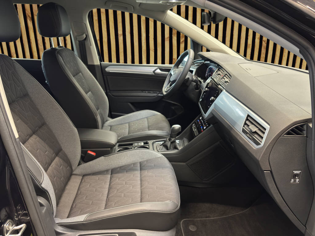 VW Touran 1.5 TSI R-Line DSG, Benzin, Occasion / Gebraucht, Automat - 5