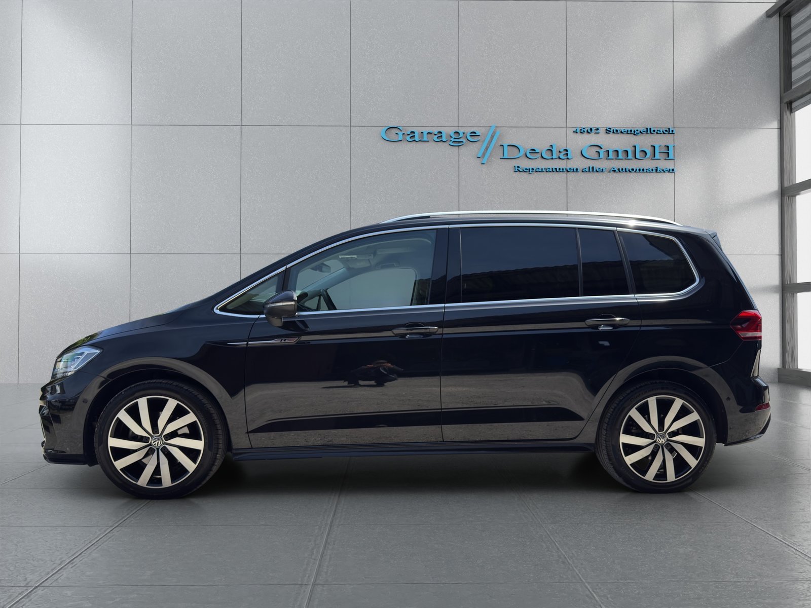 VW Touran 1.5 TSI Highline EVO R Line DSG 7 Plätzer, Petrol, Second hand / Used, Automatic - 2