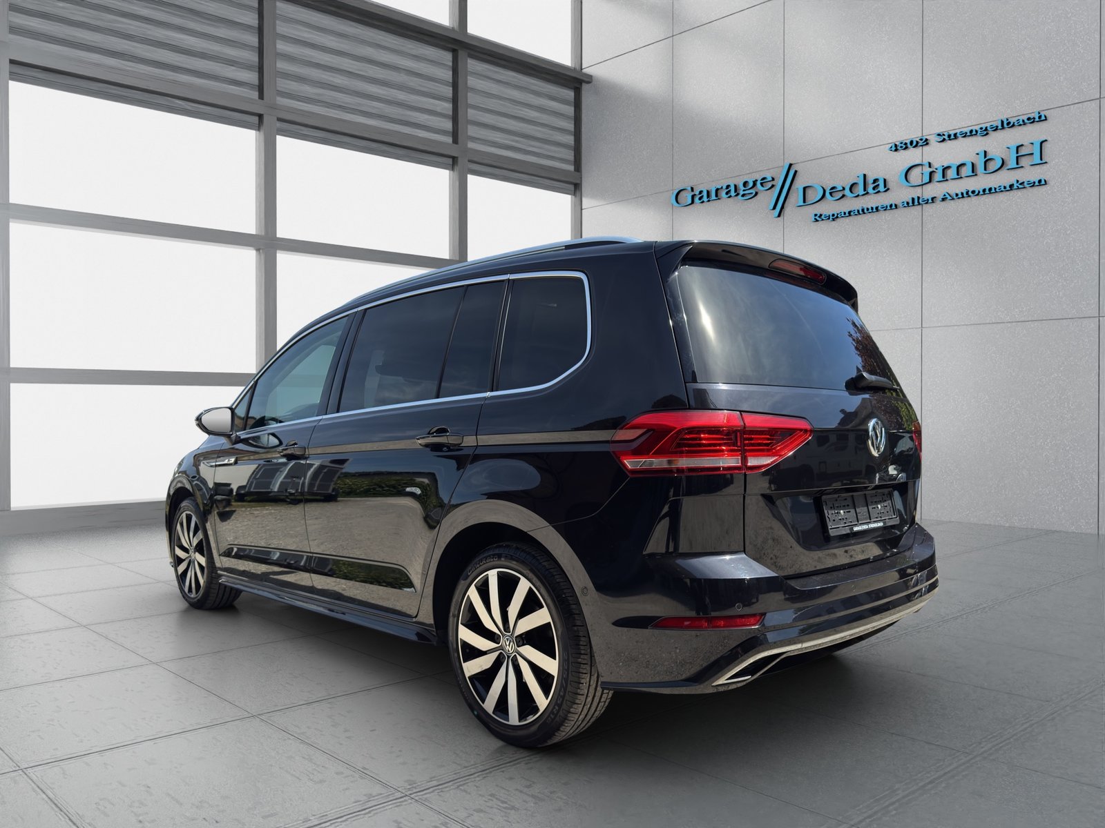 VW Touran 1.5 TSI Highline EVO R Line DSG 7 Plätzer, Petrol, Second hand / Used, Automatic - 3