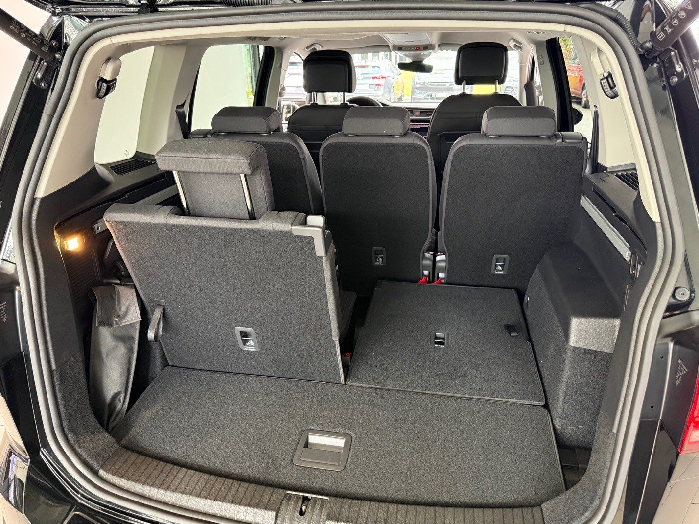 VW Touran UNITED, Essence, Occasion / Utilisé, Automatique - 7