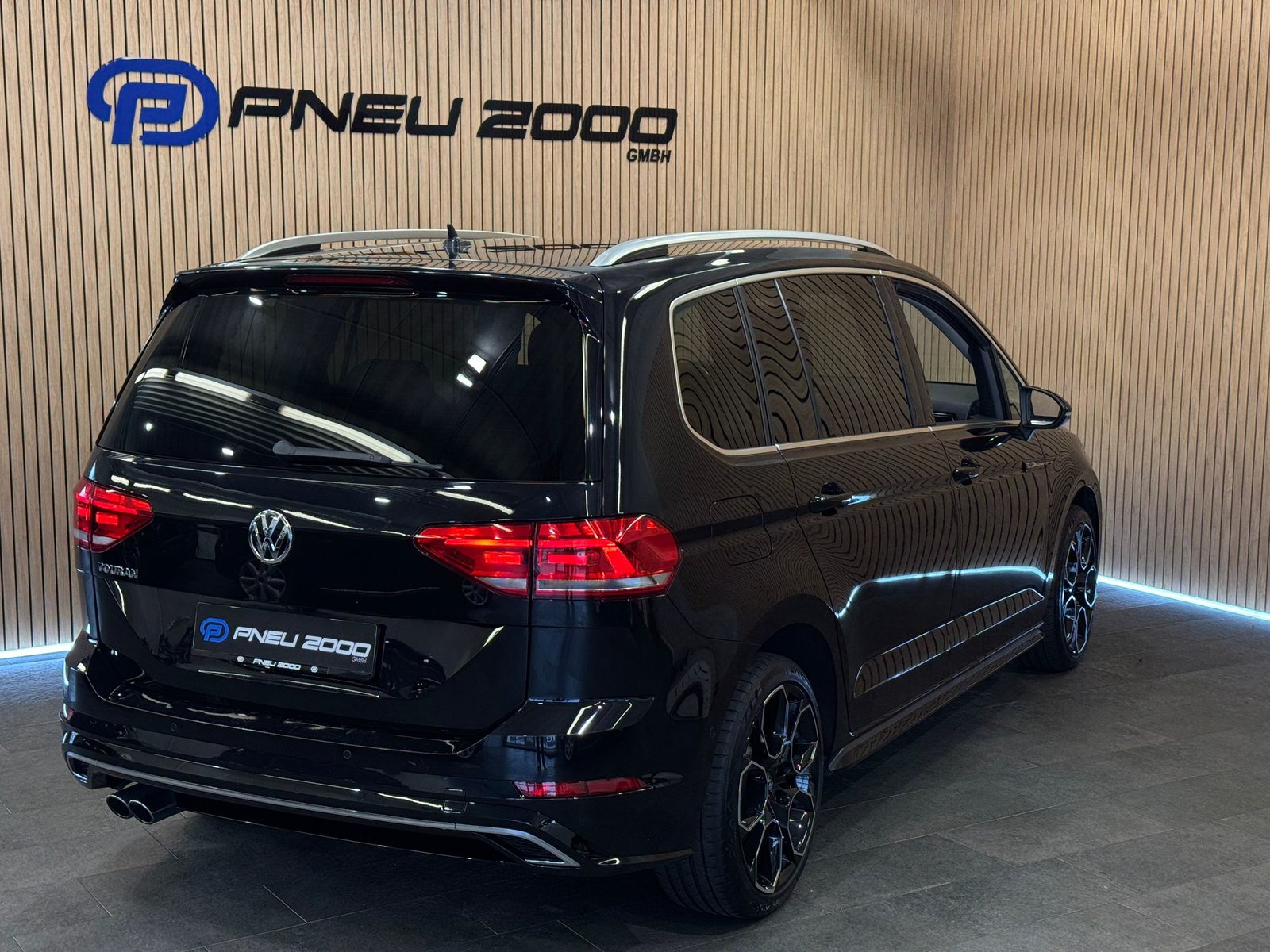 VW Touran 1.8 TSI BlueMotion Technology Highline DSG, Petrol, Second hand / Used, Automatic - 4