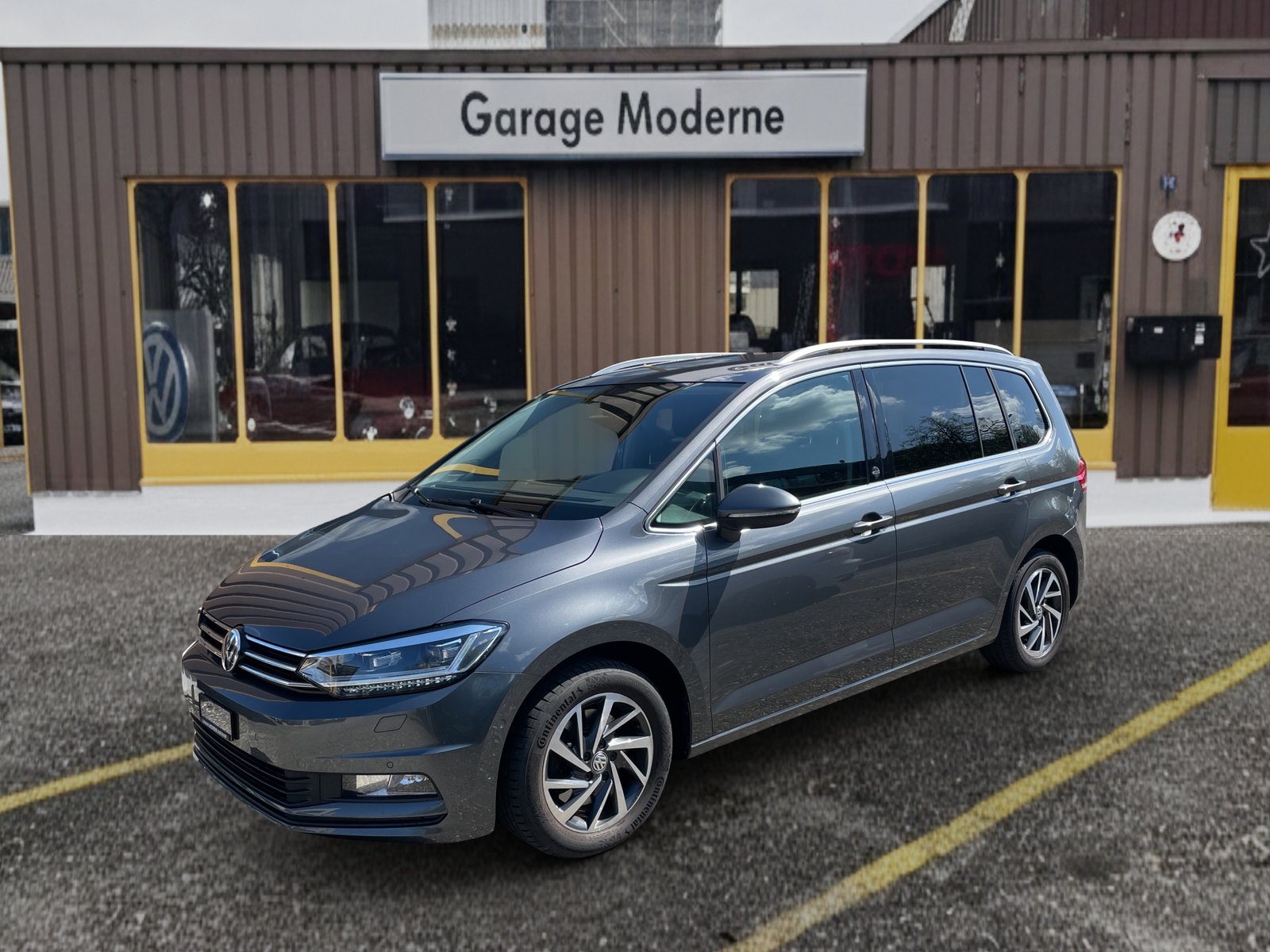 VW Touran Minivan 1.4 TSI Sound DSG, Petrol, Second hand / Used, Automatic - 2