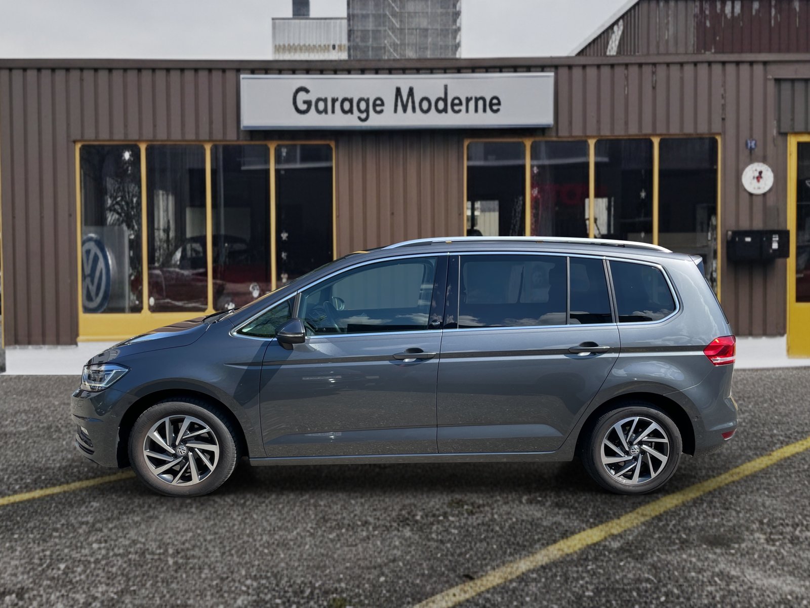 VW Touran Minivan 1.4 TSI Sound DSG, Petrol, Second hand / Used, Automatic - 3