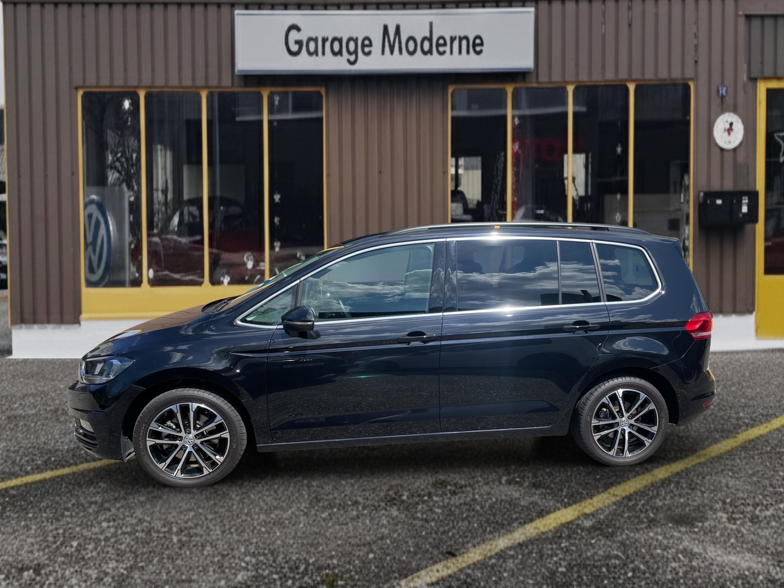 VW Touran Minivan 1.5 TSI Comfortline, Essence, Occasion / Utilisé, Manuelle - 3