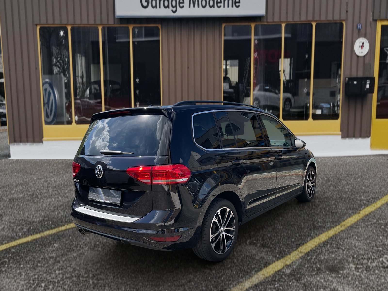 VW Touran Minivan 1.5 TSI Comfortline, Essence, Occasion / Utilisé, Manuelle - 6