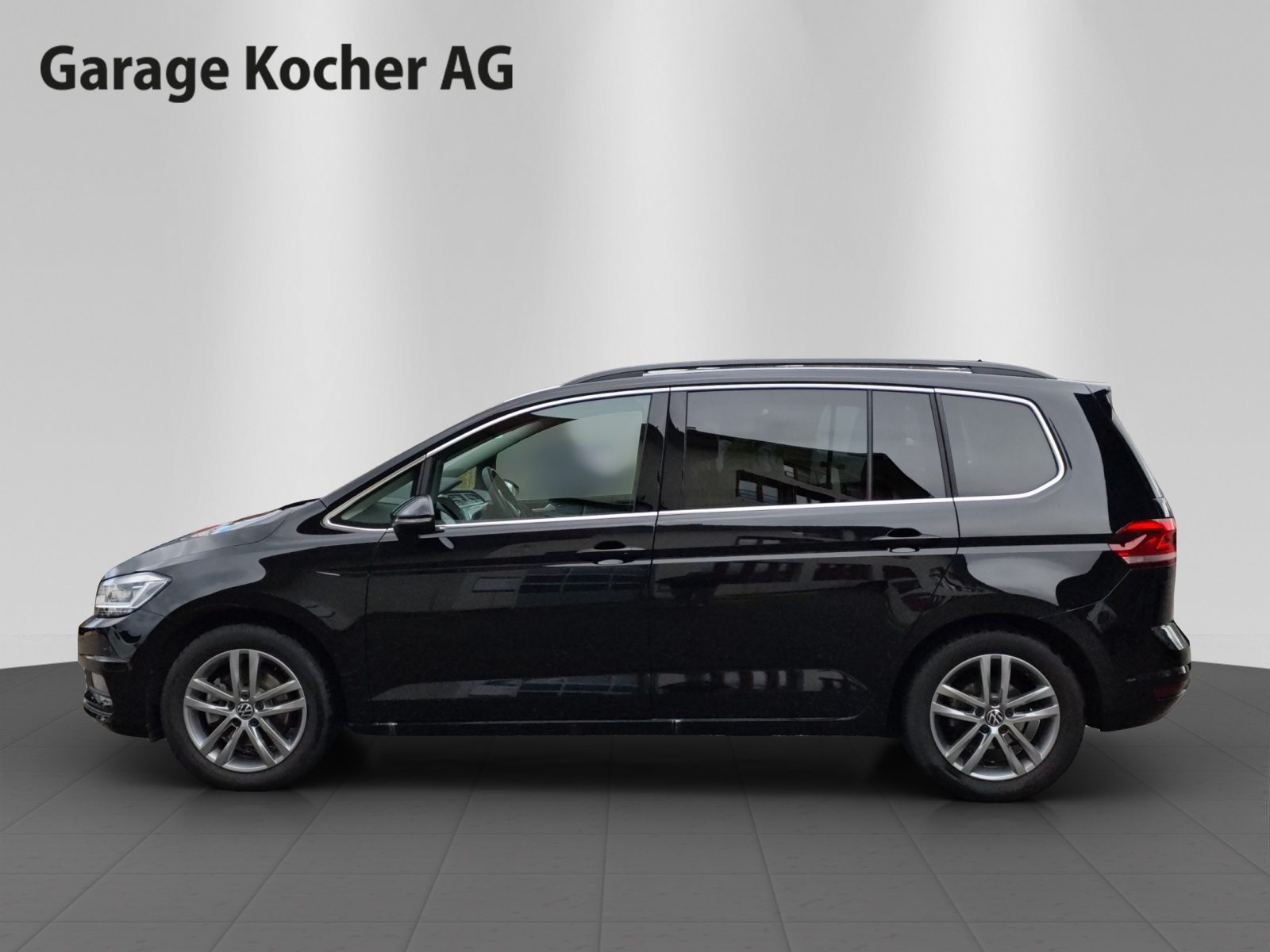 VW Touran UNITED, Essence, Occasion / Utilisé, Automatique - 3