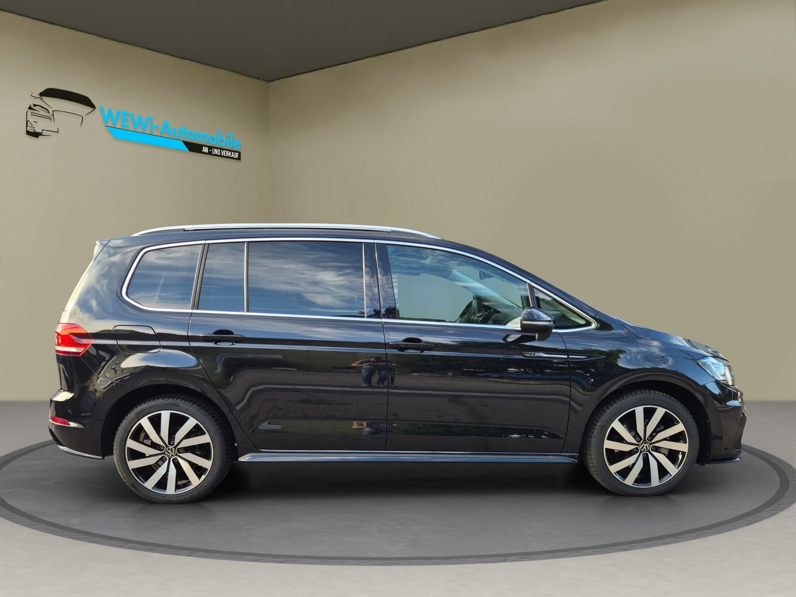 VW Touran 2.0 TDI BlueMotion Technology Highline DSG, Diesel, Second hand / Used, Automatic - 2
