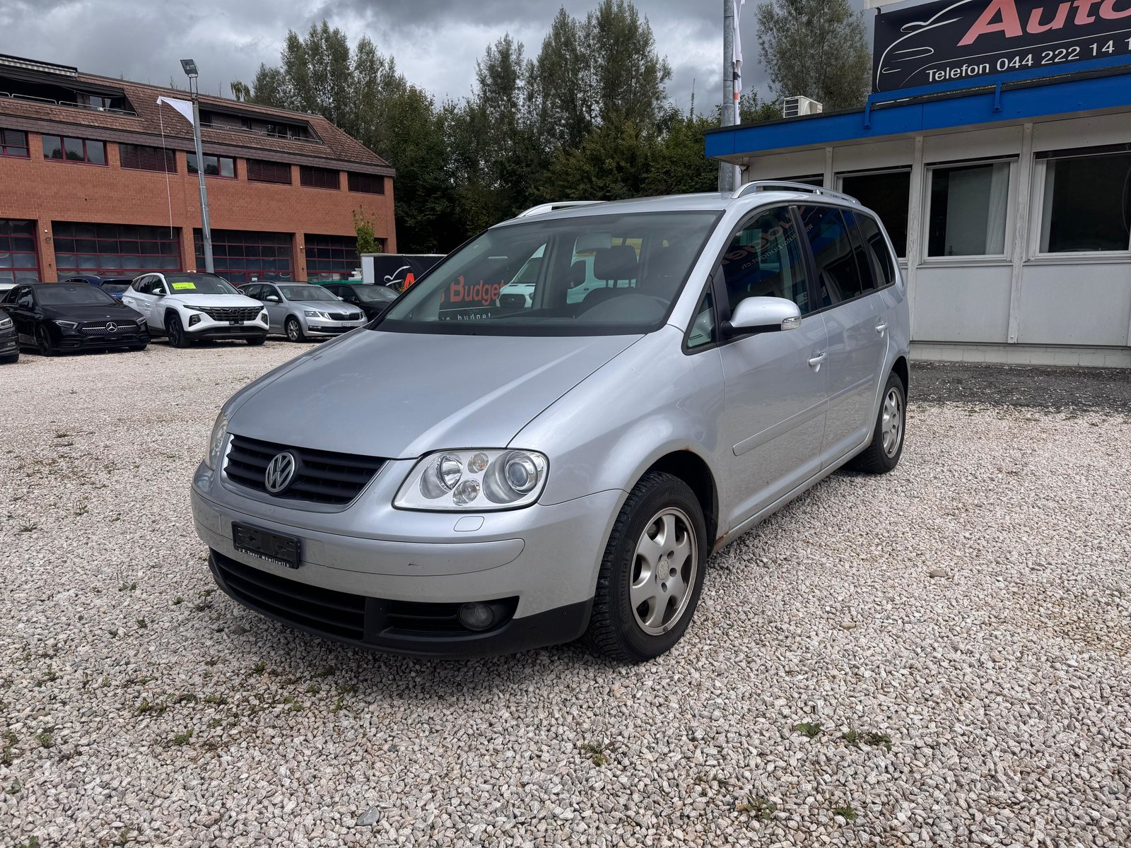 VW Touran 1.6 FSI Trendline, Petrol, Second hand / Used, Manual - 2
