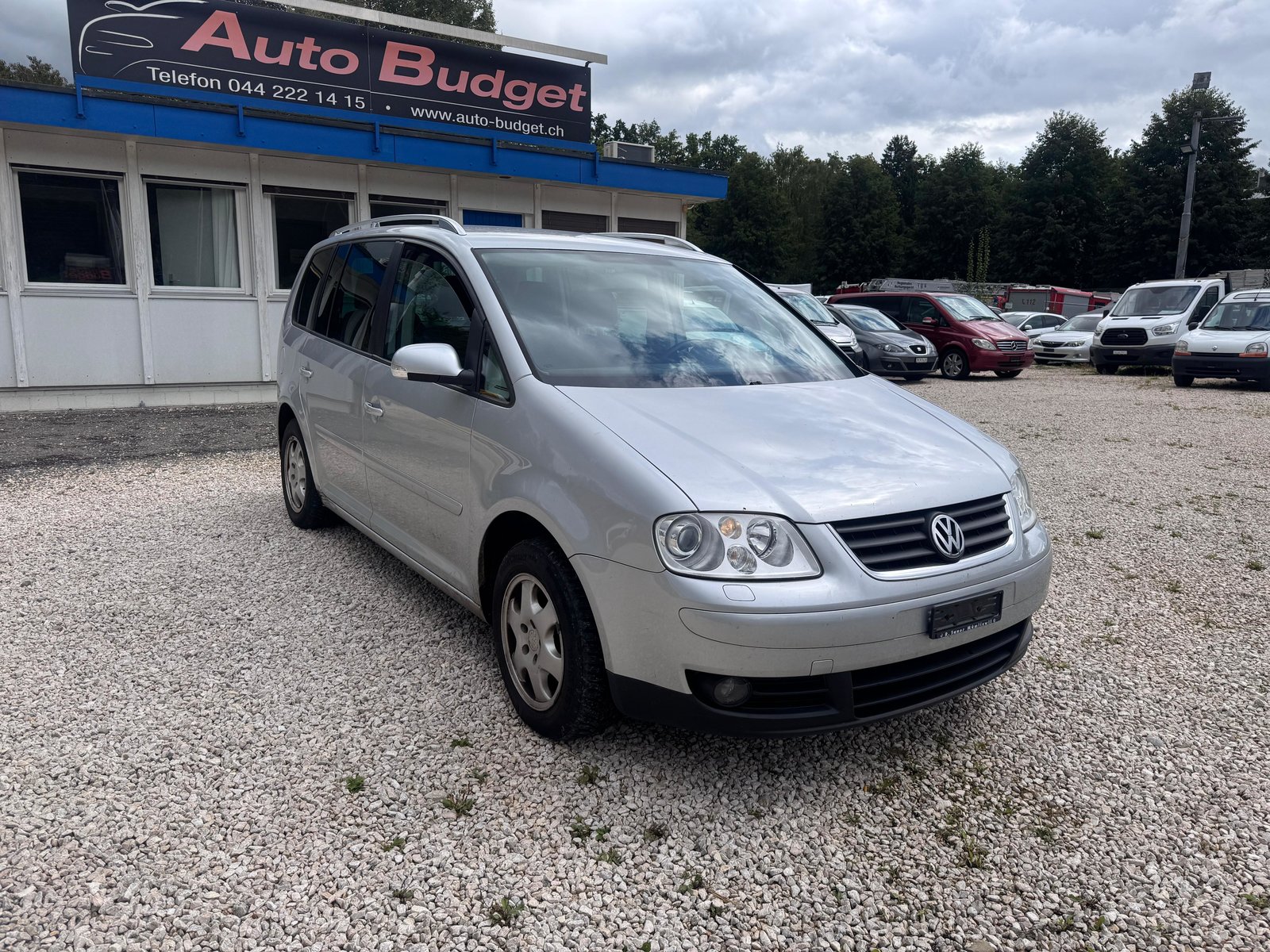 VW Touran 1.6 FSI Trendline, Petrol, Second hand / Used, Manual - 3