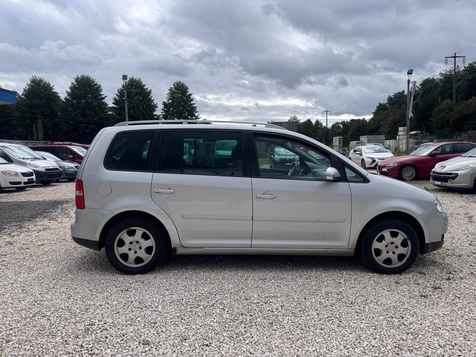 VW Touran 1.6 FSI Trendline, Petrol, Second hand / Used, Manual - 4