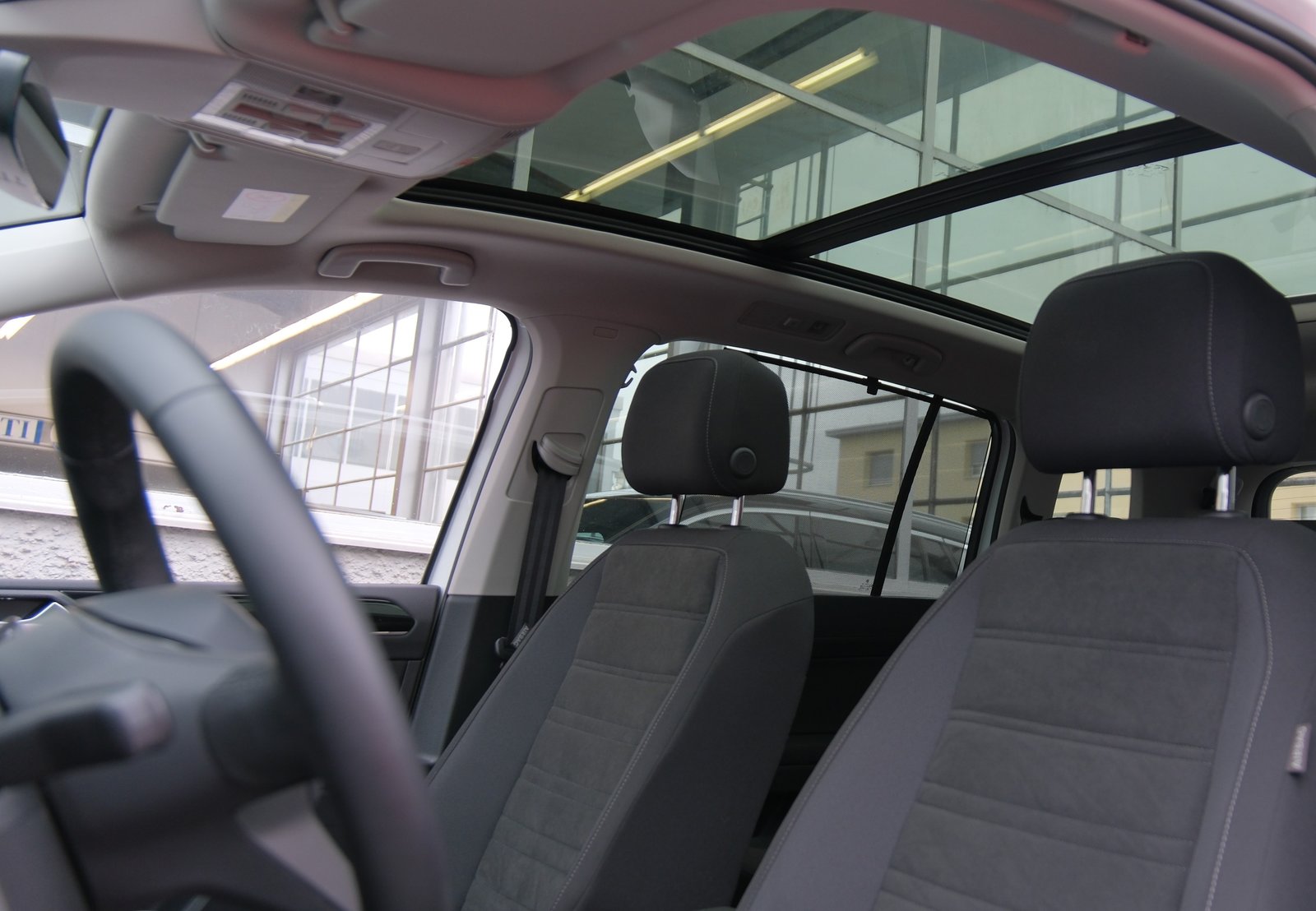 VW Touran 1.5 TSI EVO Comfortline United R Line DSG, Petrol, Second hand / Used, Automatic - 4