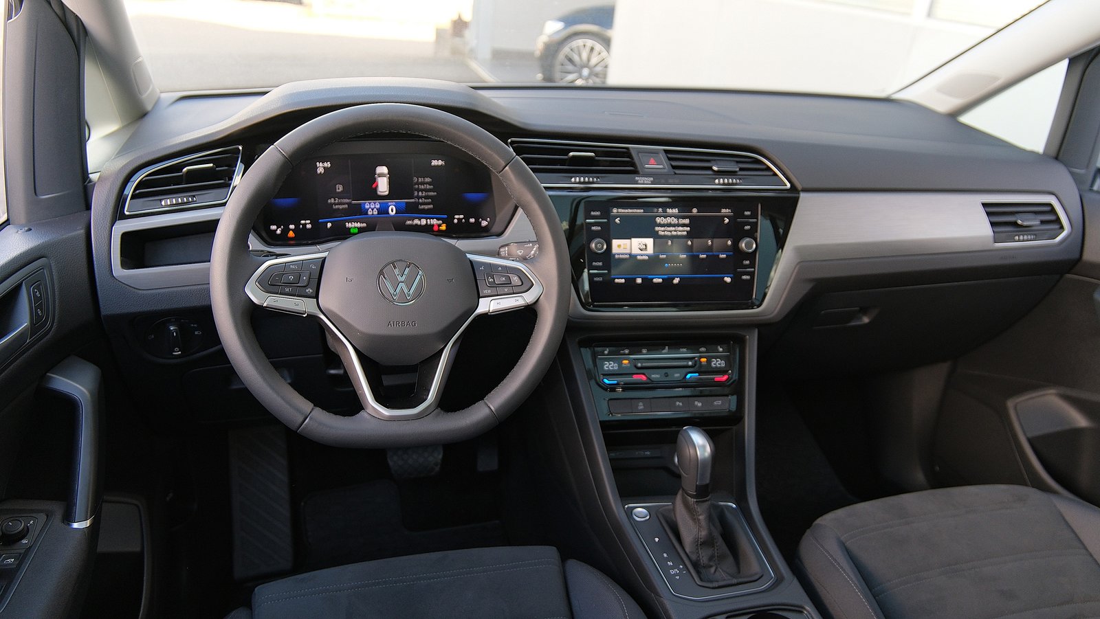 VW Touran 1.5 TSI EVO Comfortline United R Line DSG, Petrol, Second hand / Used, Automatic - 6