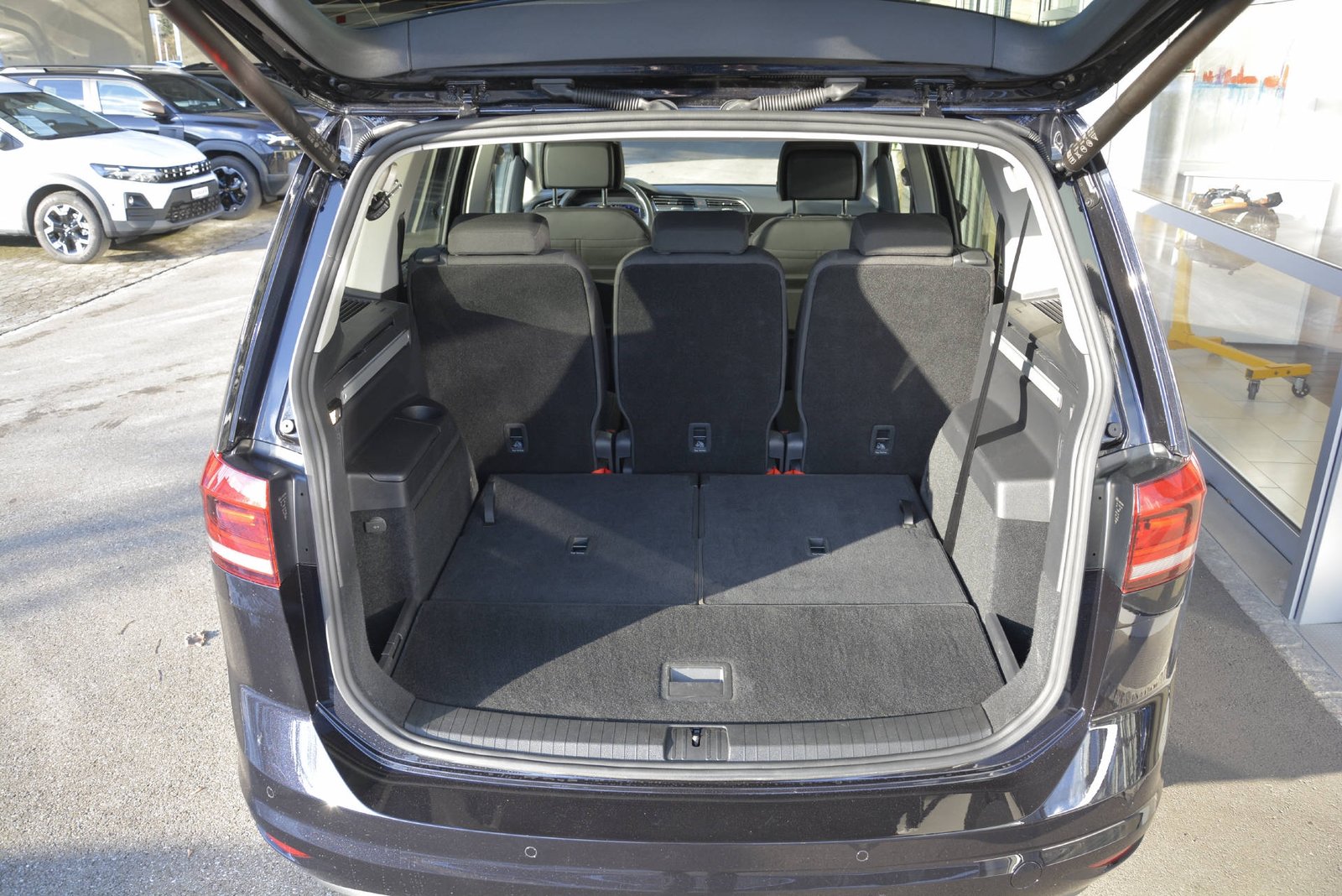 VW Touran 1.5 TSI Highline DSG *7 Plätzer*, Petrol, Second hand / Used, Automatic - 6