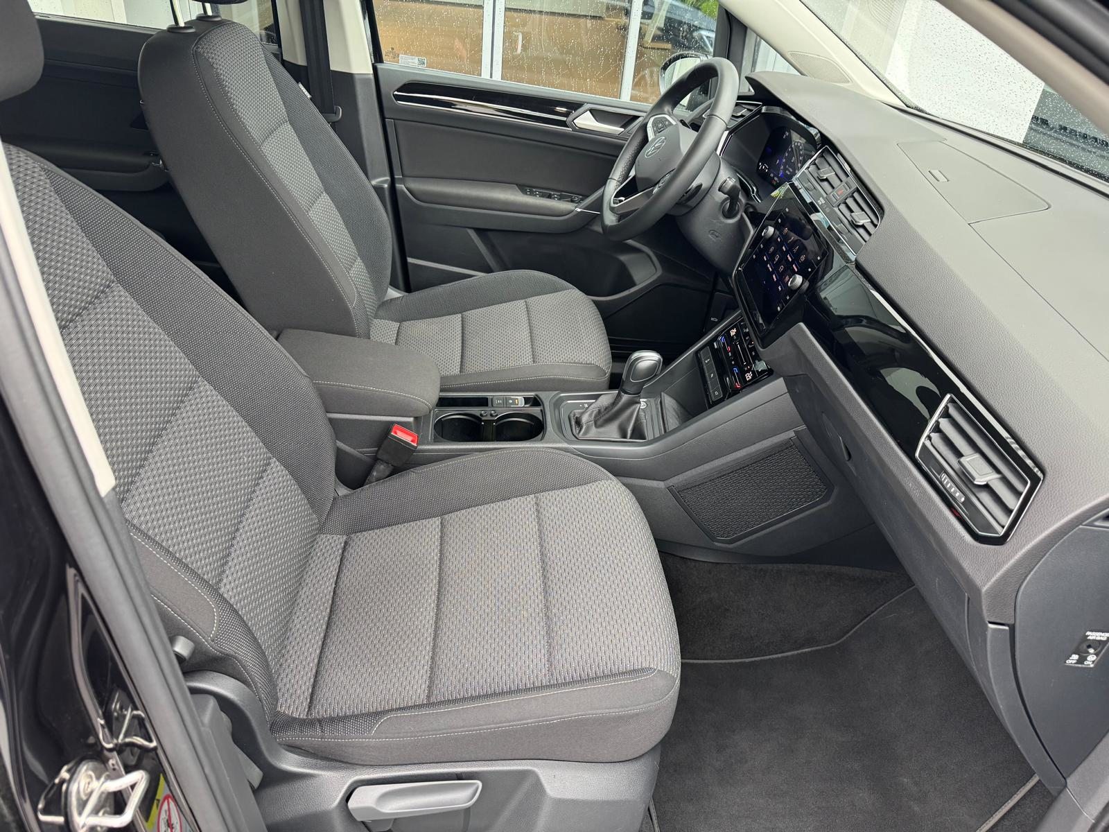 VW Touran UNITED, Petrol, Second hand / Used, Automatic - 3