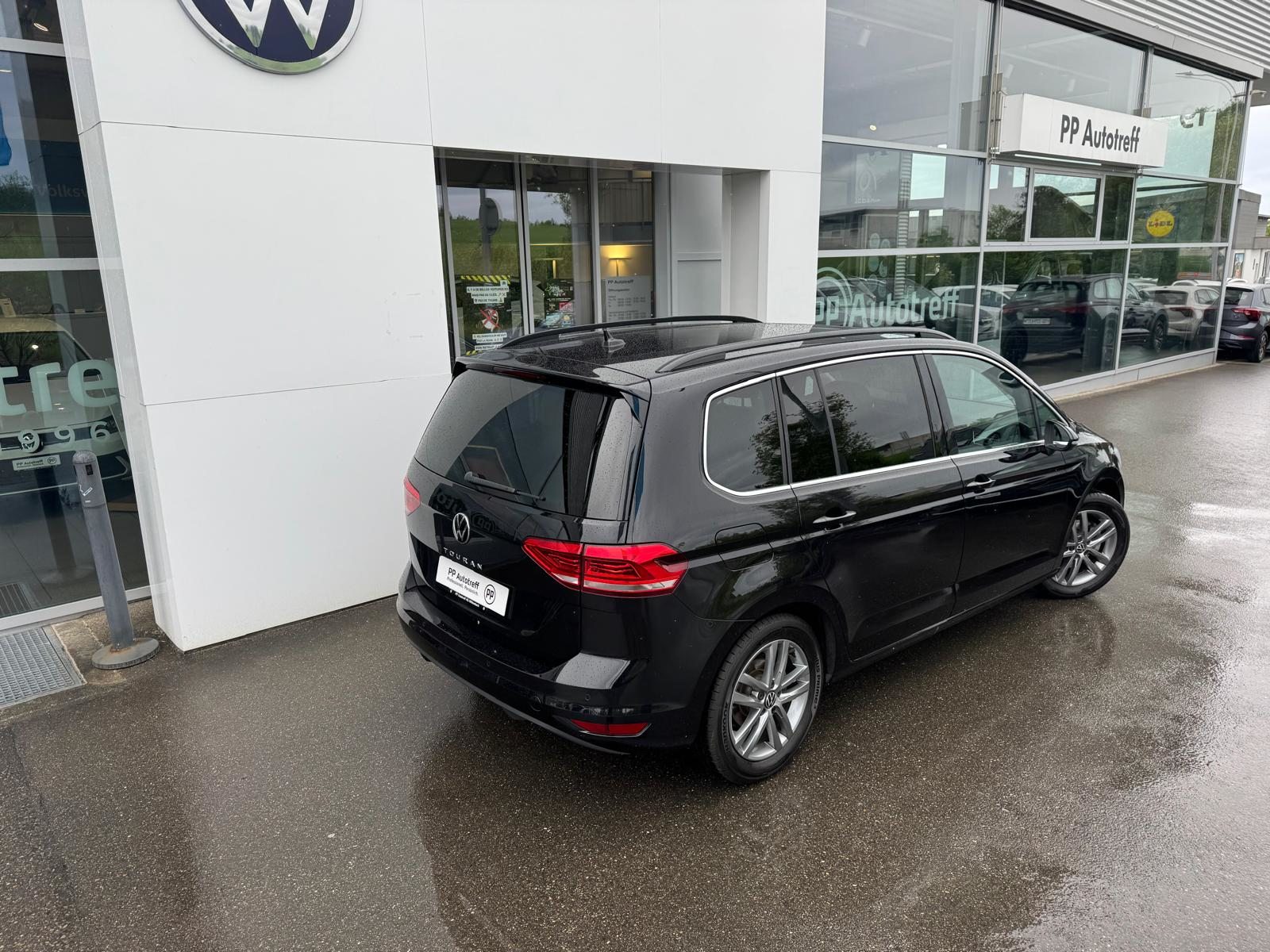 VW Touran UNITED, Petrol, Second hand / Used, Automatic - 4