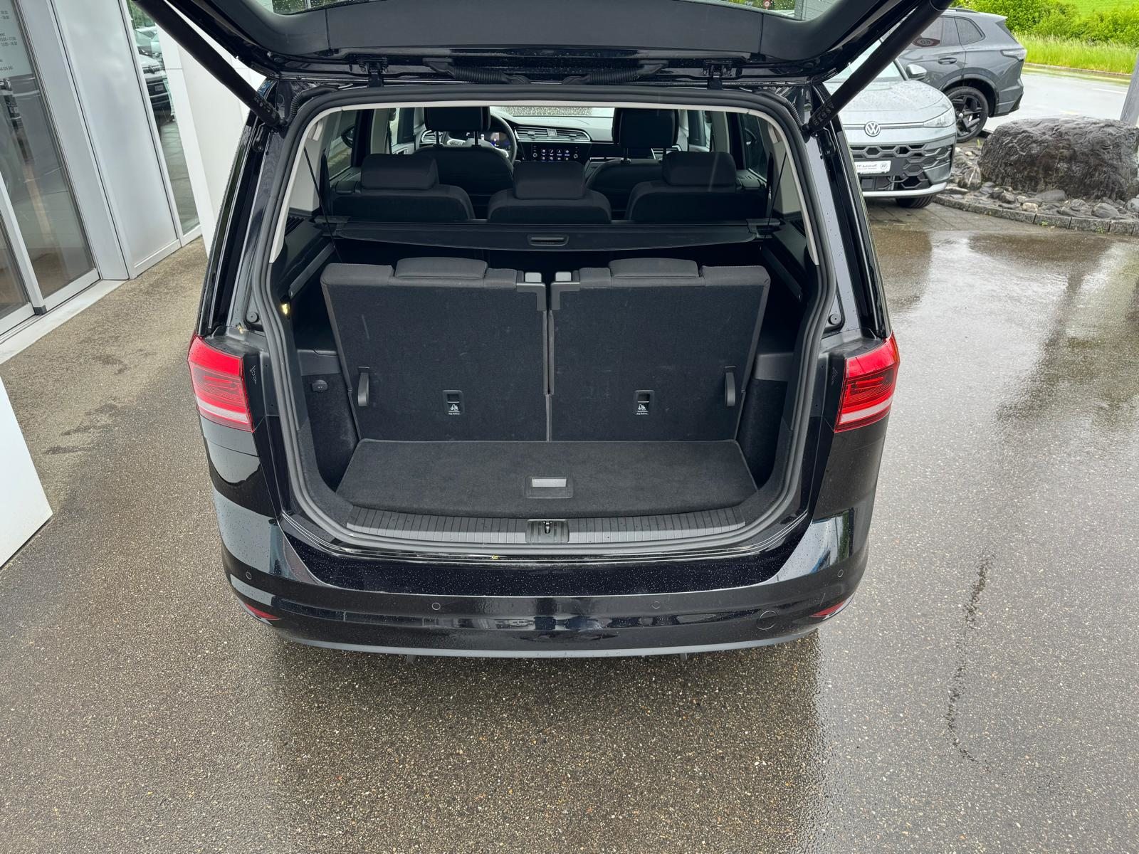 VW Touran UNITED, Petrol, Second hand / Used, Automatic - 6