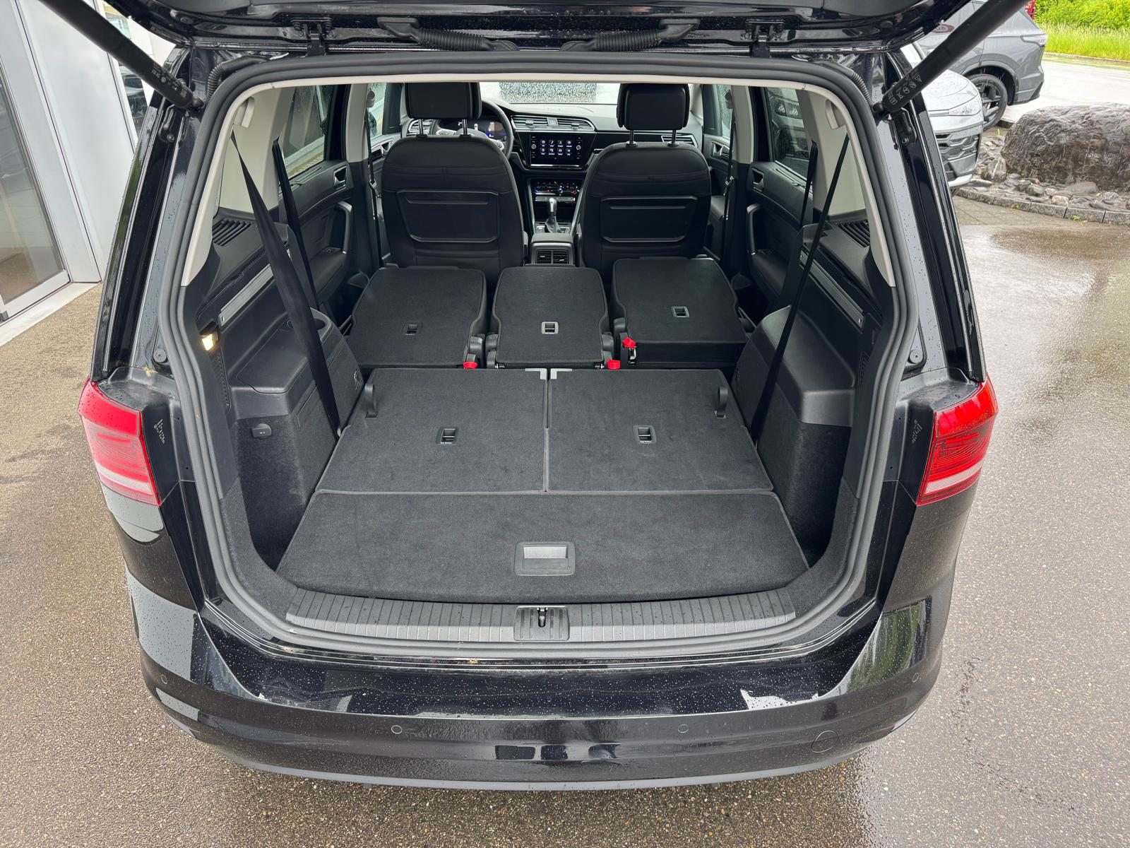 VW Touran UNITED, Petrol, Second hand / Used, Automatic - 7