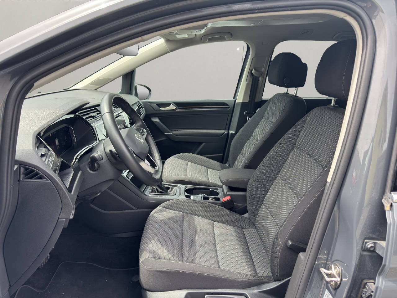 VW Touran 1.5 TSI Comfortline DSG 7 Sitzer, Benzin, Occasion / Gebraucht, Automatik - 5