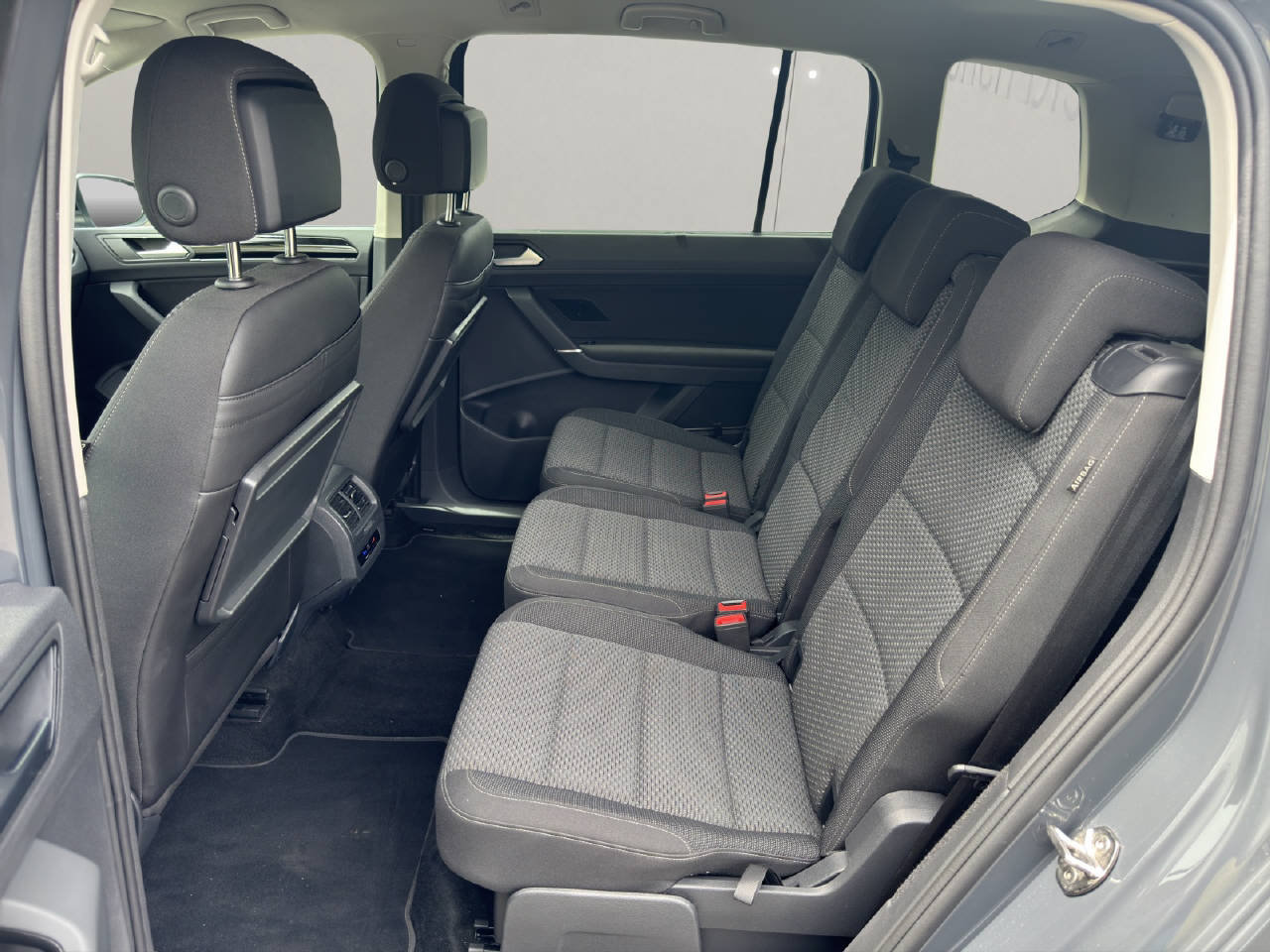 VW Touran 1.5 TSI Comfortline DSG 7 Sitzer, Benzin, Occasion / Gebraucht, Automatik - 6