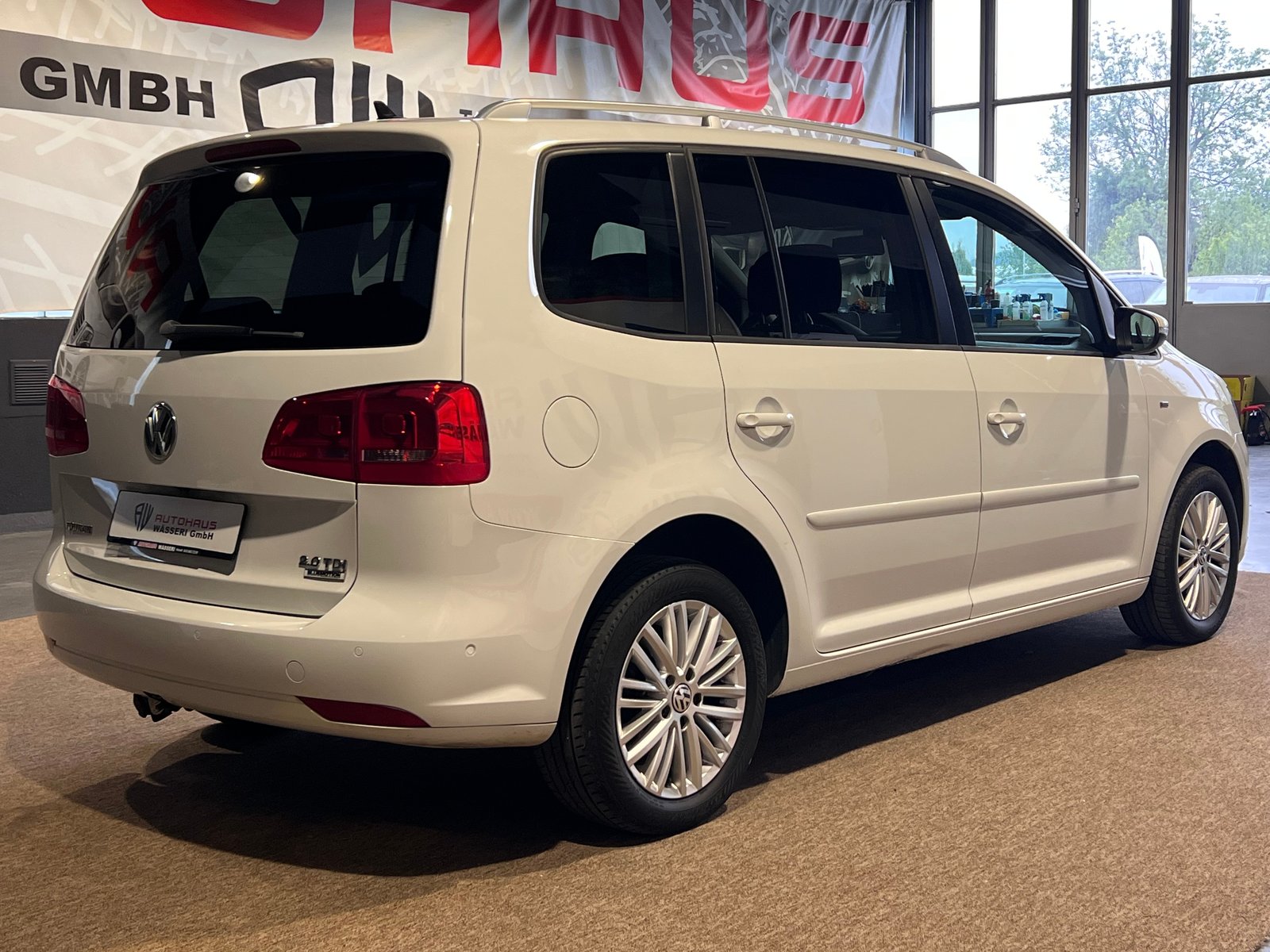 VW Touran 2.0 TDI BlueMotion Technology Cup DSG, Diesel, Second hand / Used, Automatic - 3