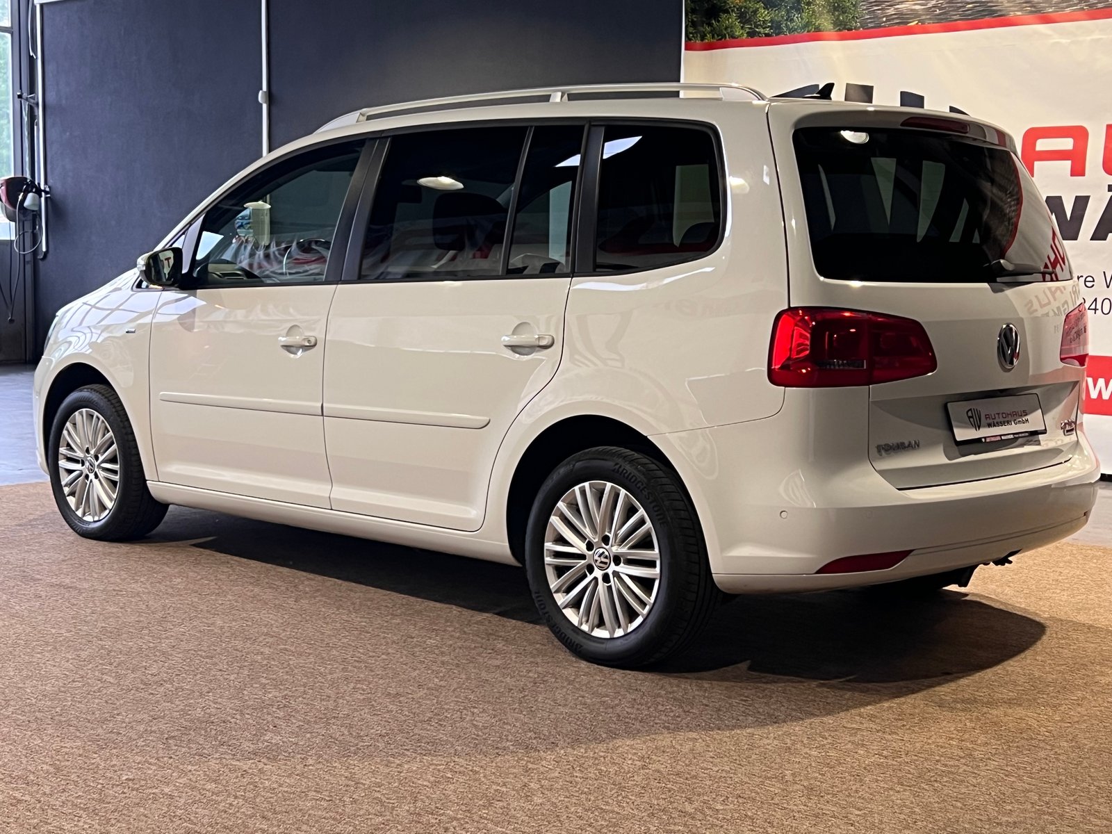 VW Touran 2.0 TDI BlueMotion Technology Cup DSG, Diesel, Second hand / Used, Automatic - 6