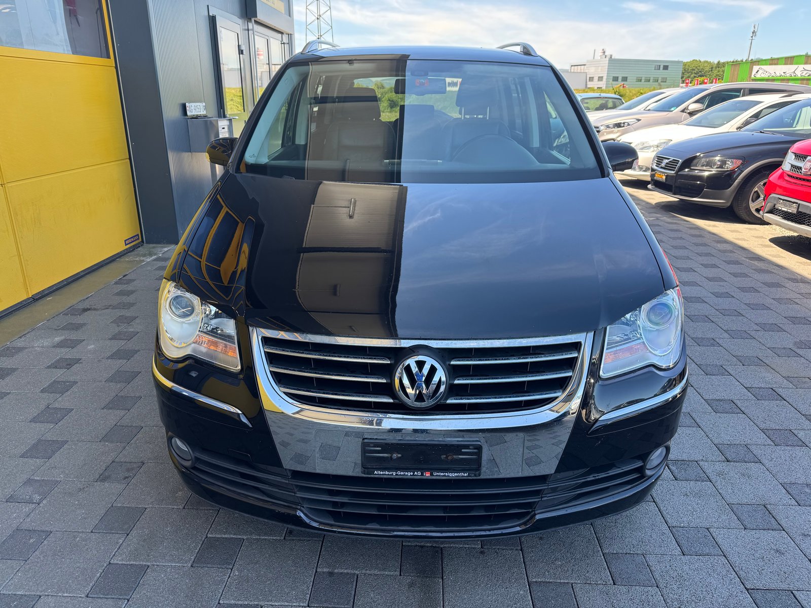 VW Touran 2.0 EcoFuel Highline, Second hand / Used, Manual - 2