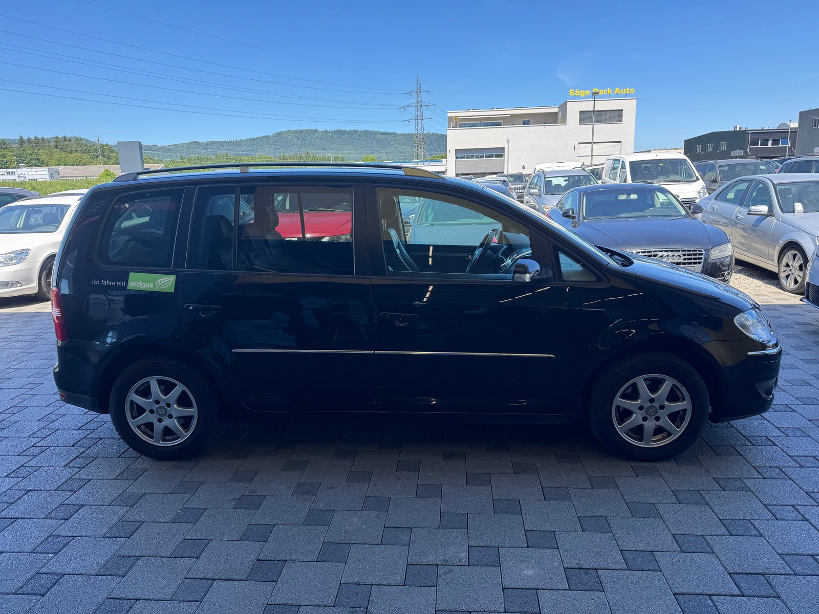 VW Touran 2.0 EcoFuel Highline, Second hand / Used, Manual - 4